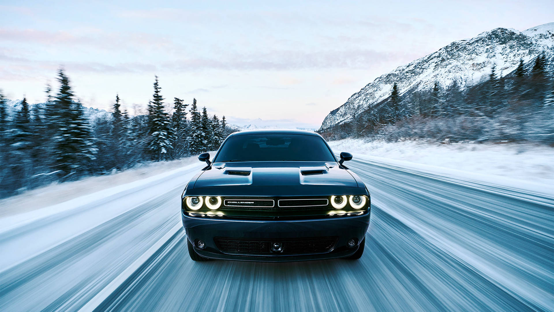 2017 Μπλε Dodge Challenger τον Χειμώνα Ταπετσαρία