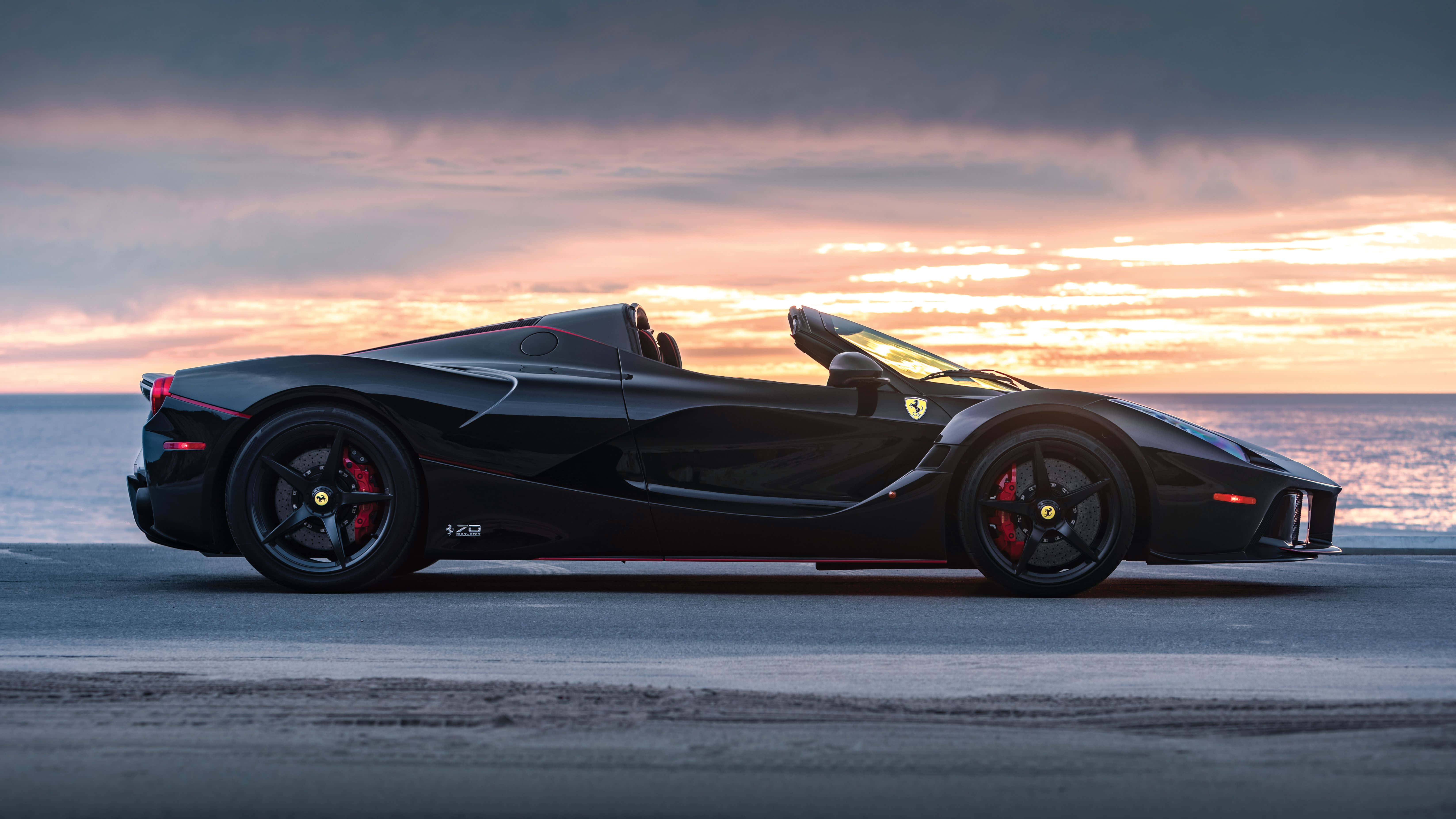 Μαύρο Αυτοκίνητο 4K Ferrari Ηλιοβασίλεμα Παραλία Ταπετσαρία