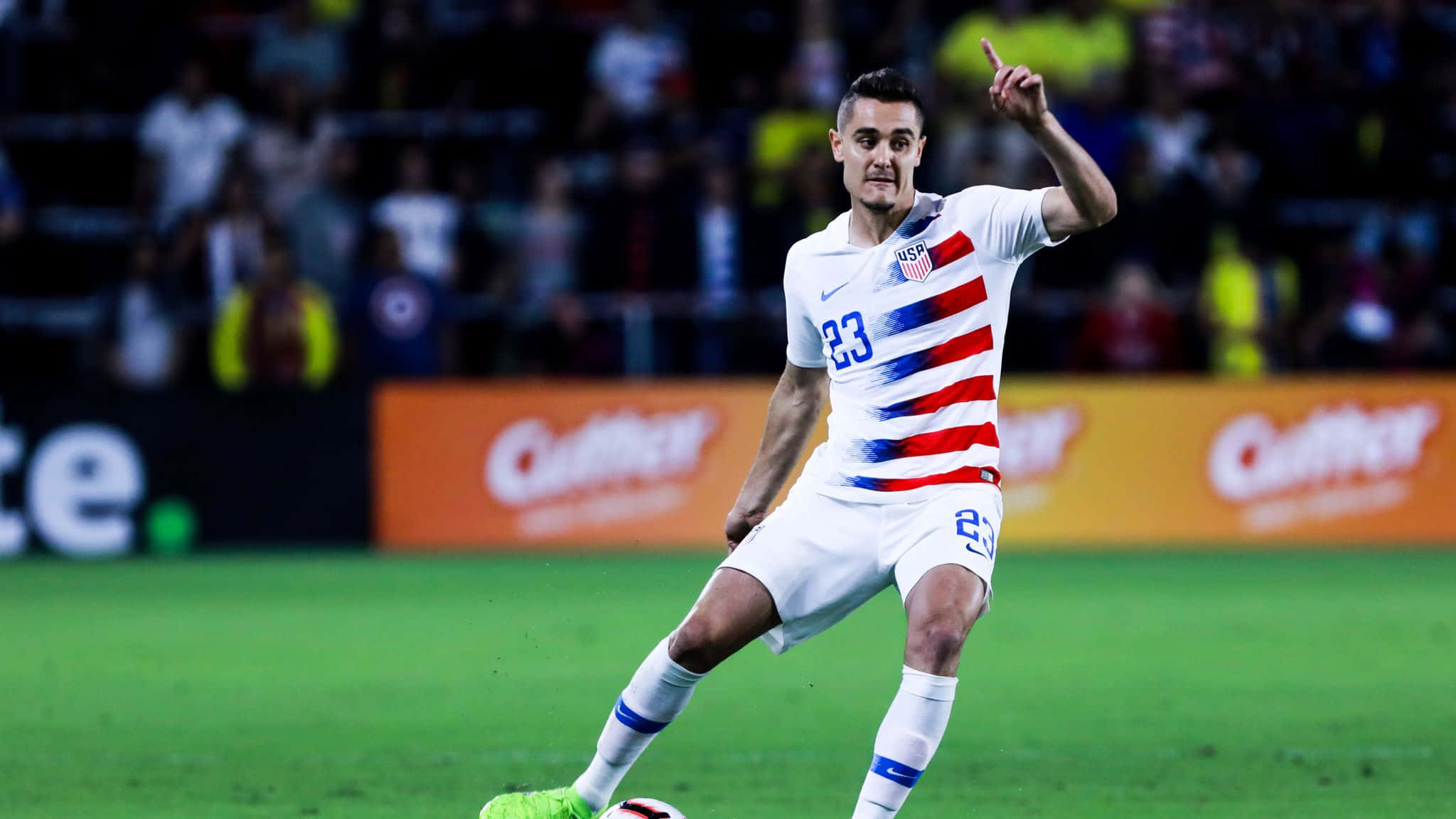 Επαγγελματίας Ποδοσφαιριστής Aaron Long Εναντίον Ισημερινού Ταπετσαρία