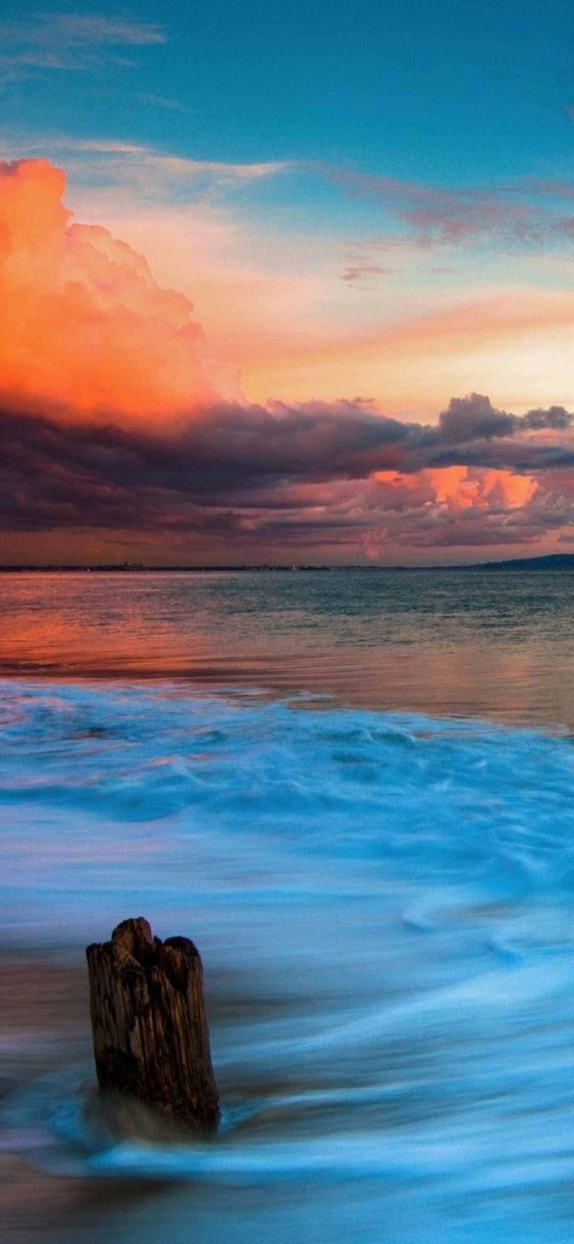 An idyllic sunset over Malibu, California seen through the lens of an iPhone Xs Ταπετσαρία