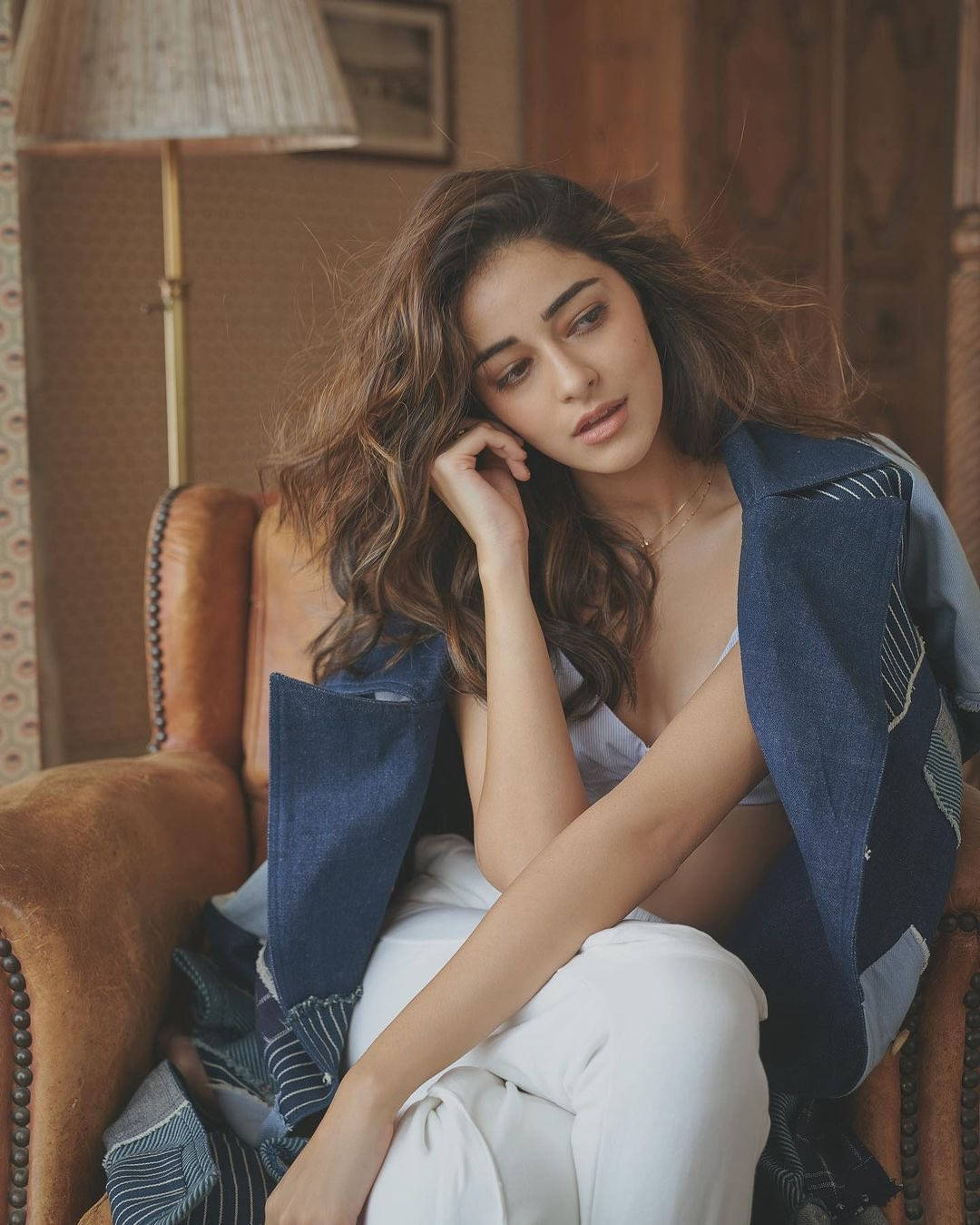 Ananya Pandey σε Πολυθρόνα Ταπετσαρία