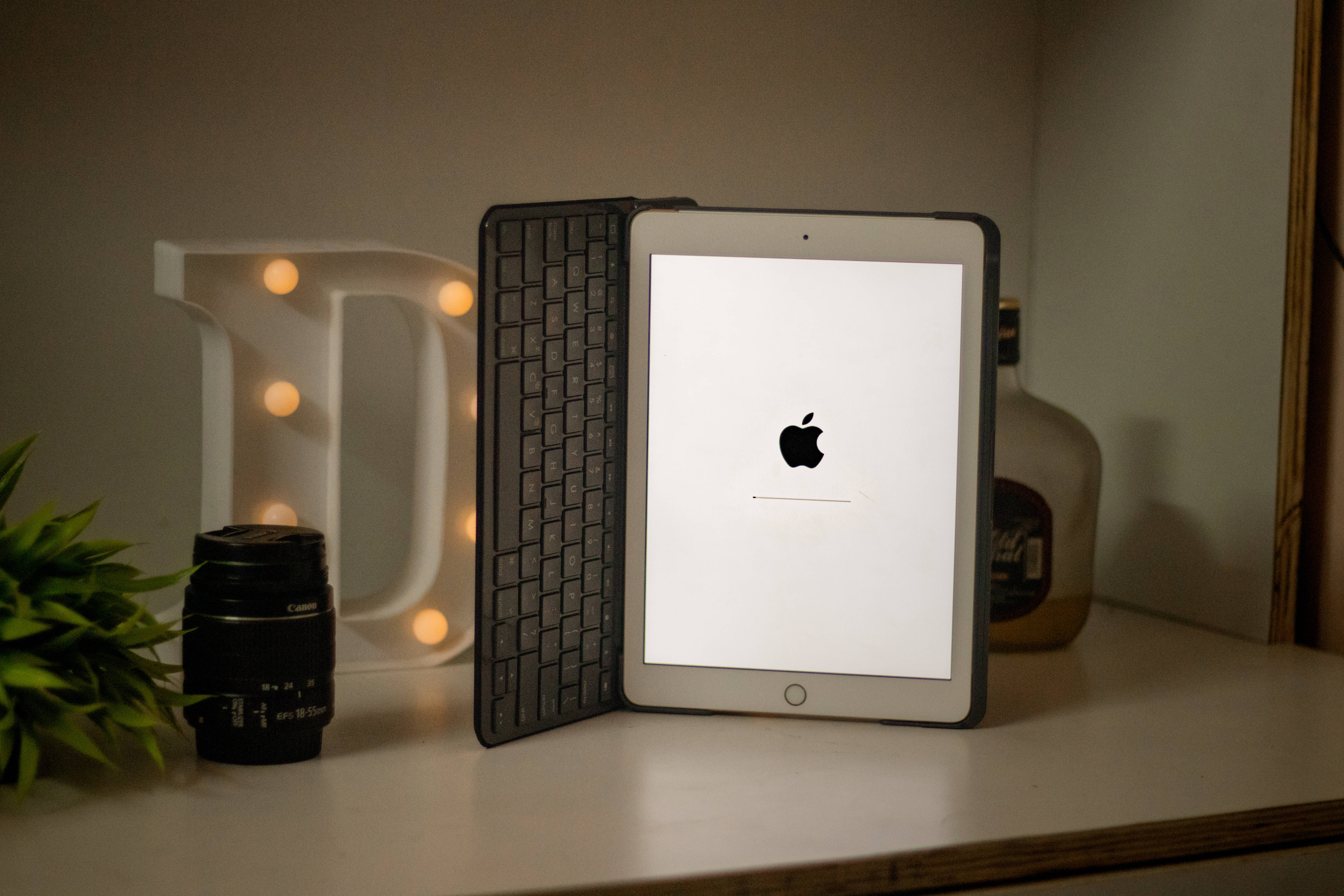 Apple iPad Pro με Αξεσουάρ Πληκτρολογίου Ταπετσαρία