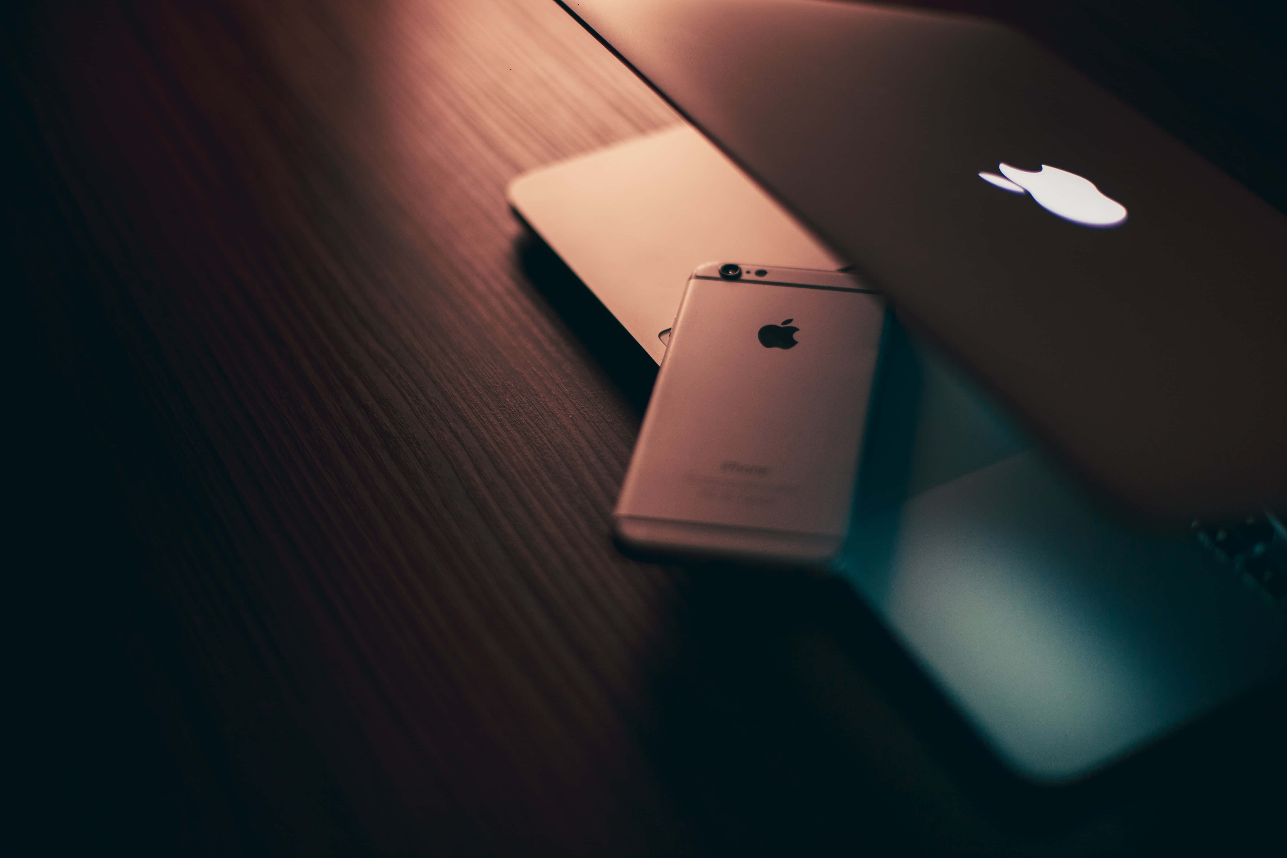 Κομψός και μοντέρνος φορητός υπολογιστής Apple MacBook Ταπετσαρία