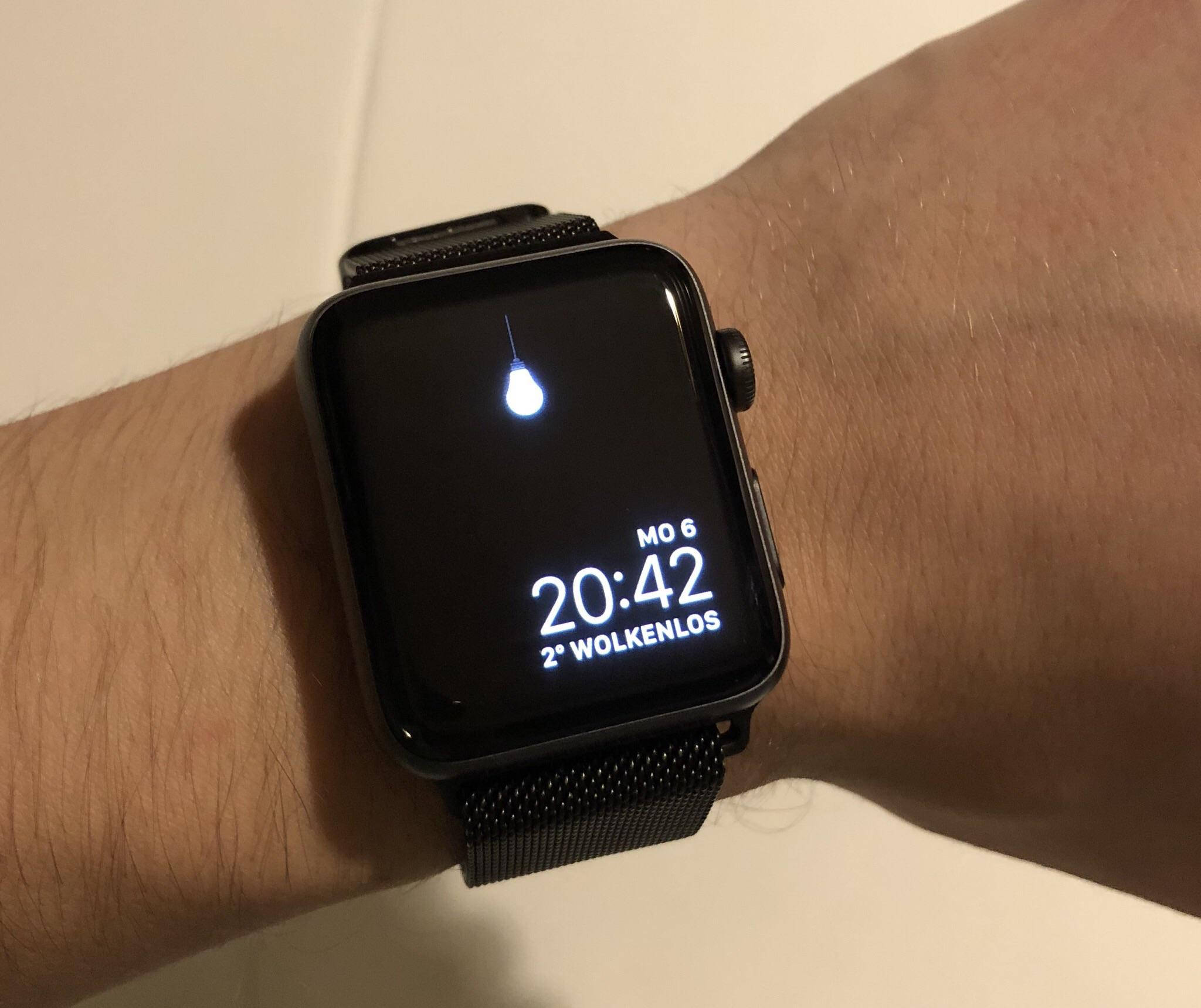 Διεπαφή Apple Watch με κρεμαστή λάμπα Ταπετσαρία