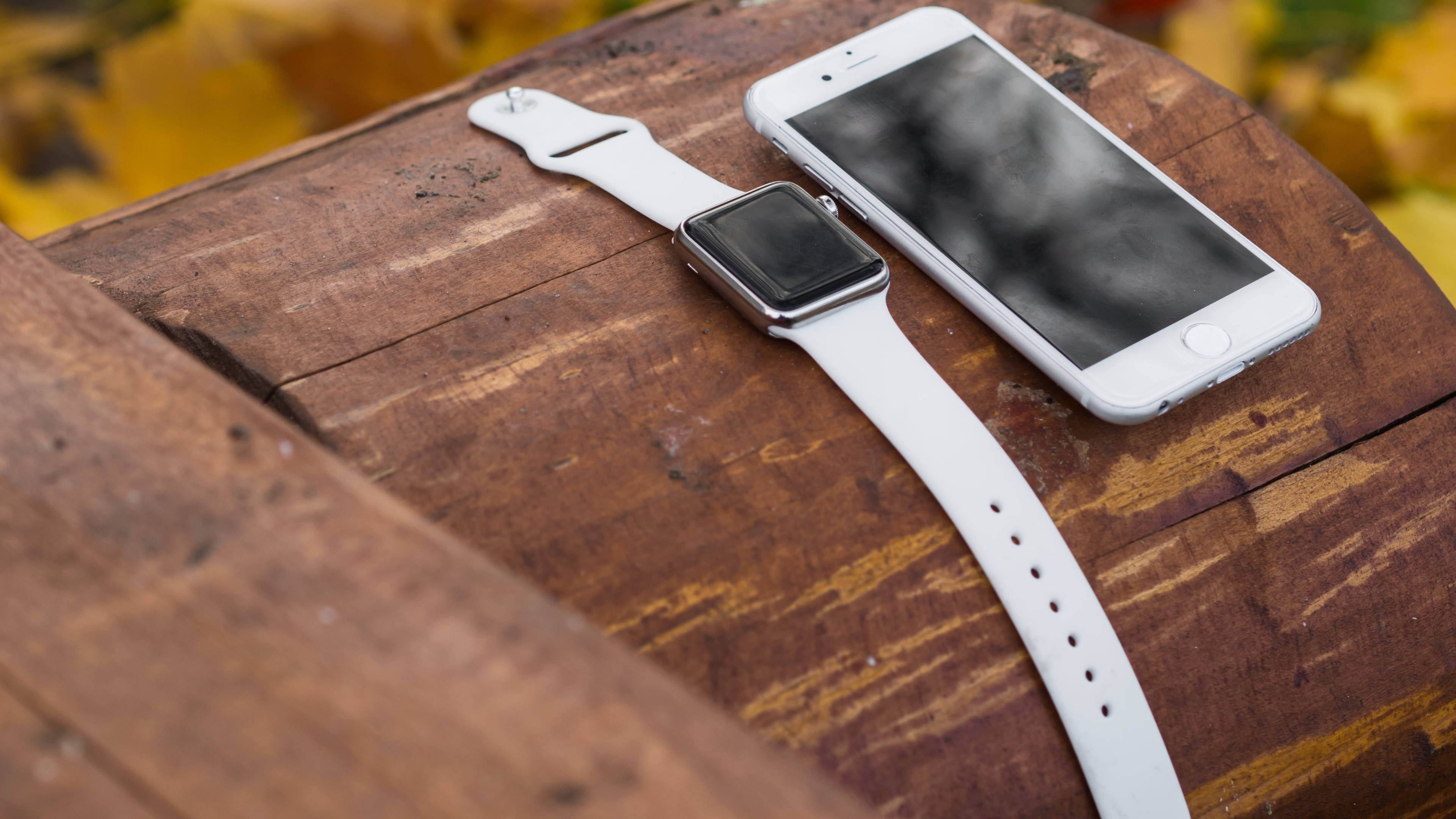 Apple Watch στο Χαρακτηριστικό Λευκό Χρώμα Ταπετσαρία