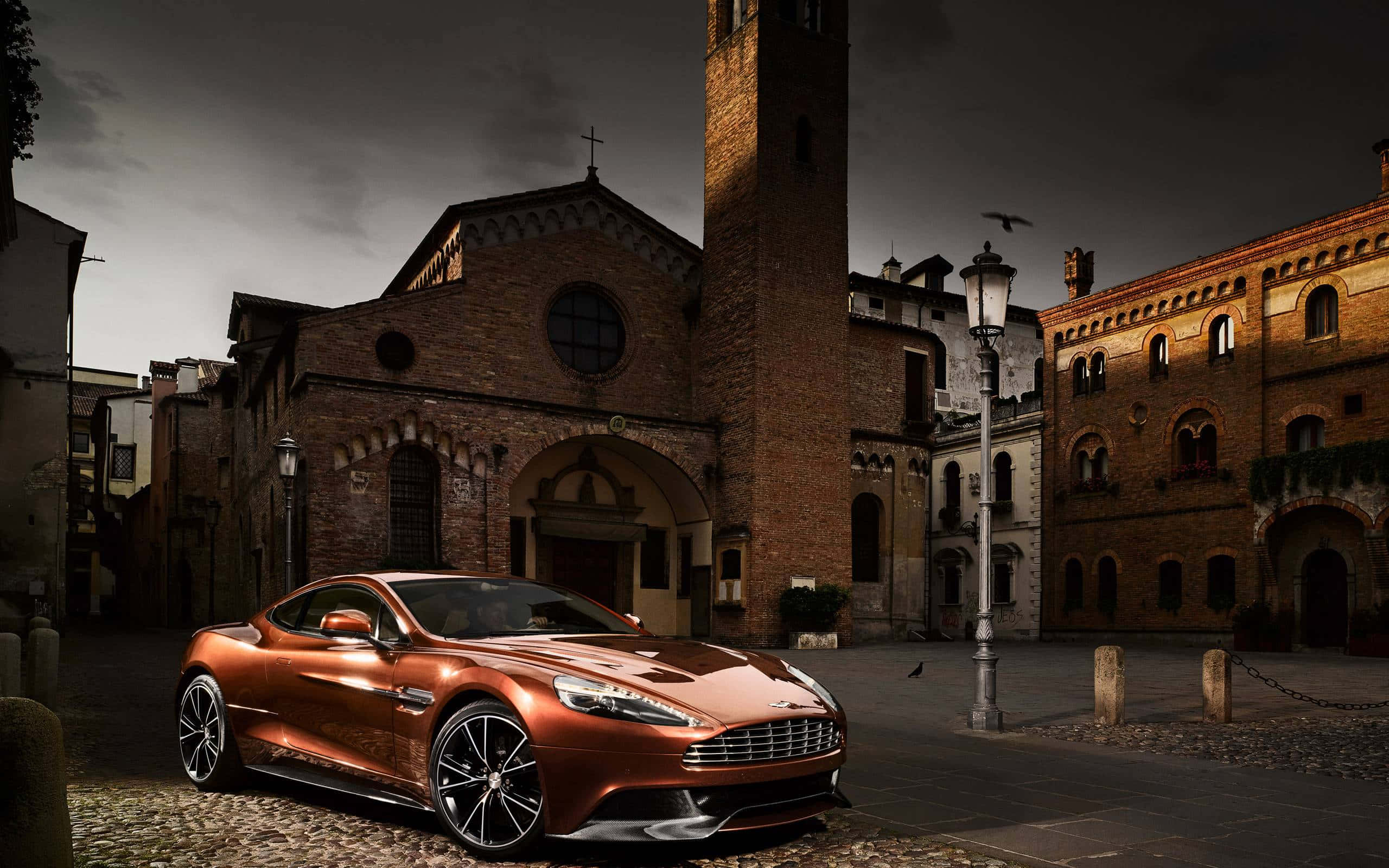 Aston Martin Vanquish: Πολυτέλεια και Δύναμη Ταπετσαρία