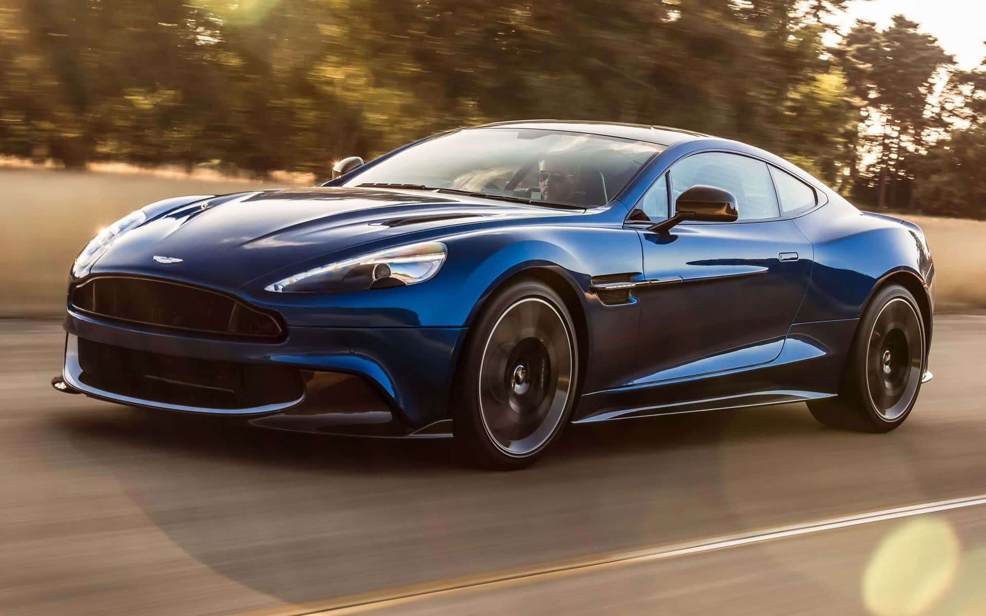 Υπέροχο Aston Martin Vanquish σε Πλήρη Δόξα Ταπετσαρία