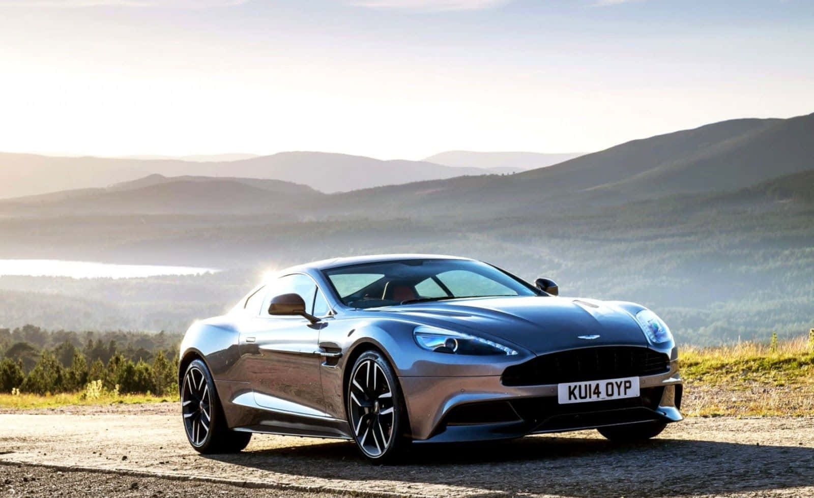 Aston Martin Vanquish - Πολυτέλεια και Απόδοση Ελευθερωμένες Ταπετσαρία