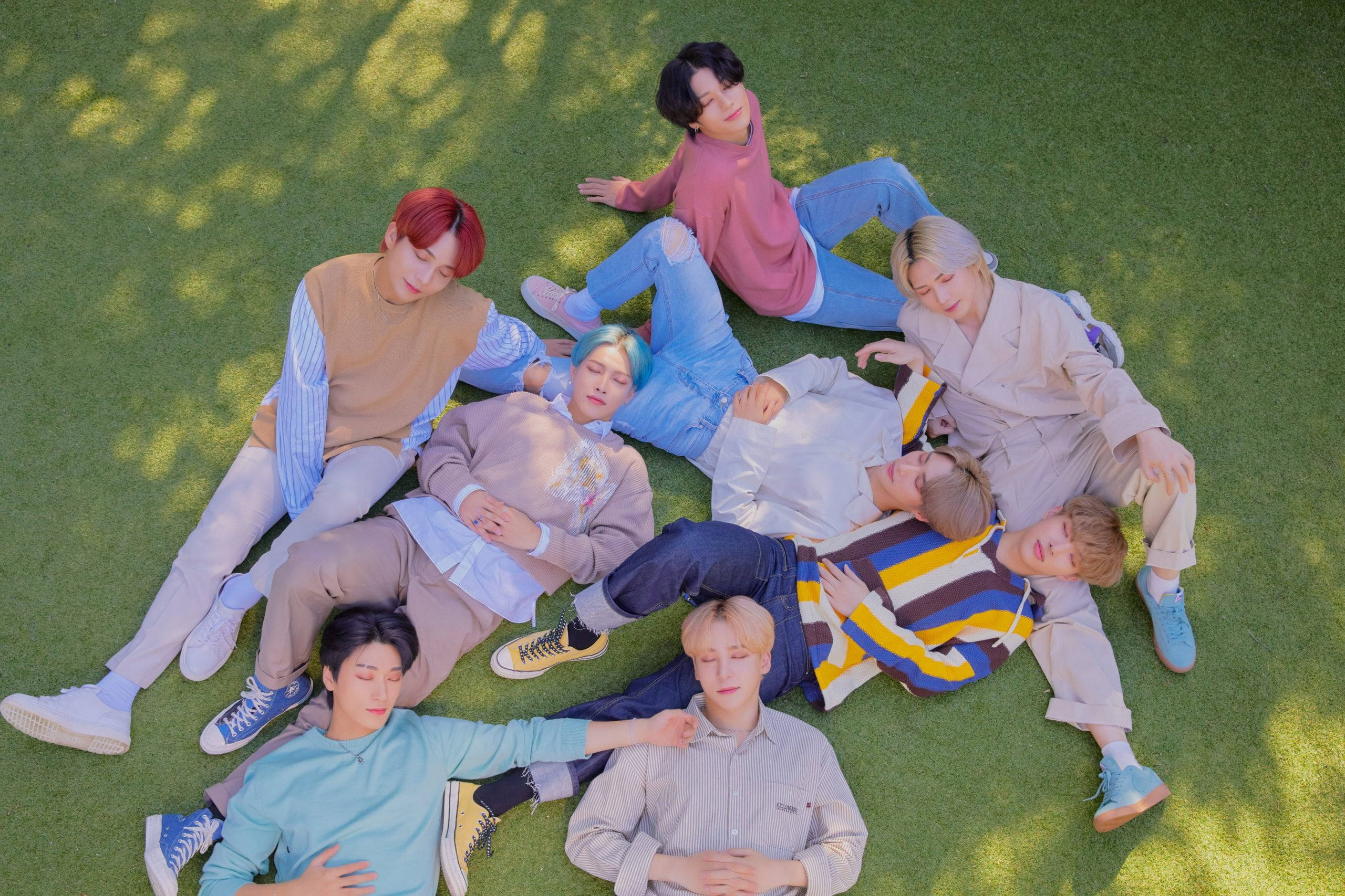 ATEEZ Στο Χωράφι Ταπετσαρία