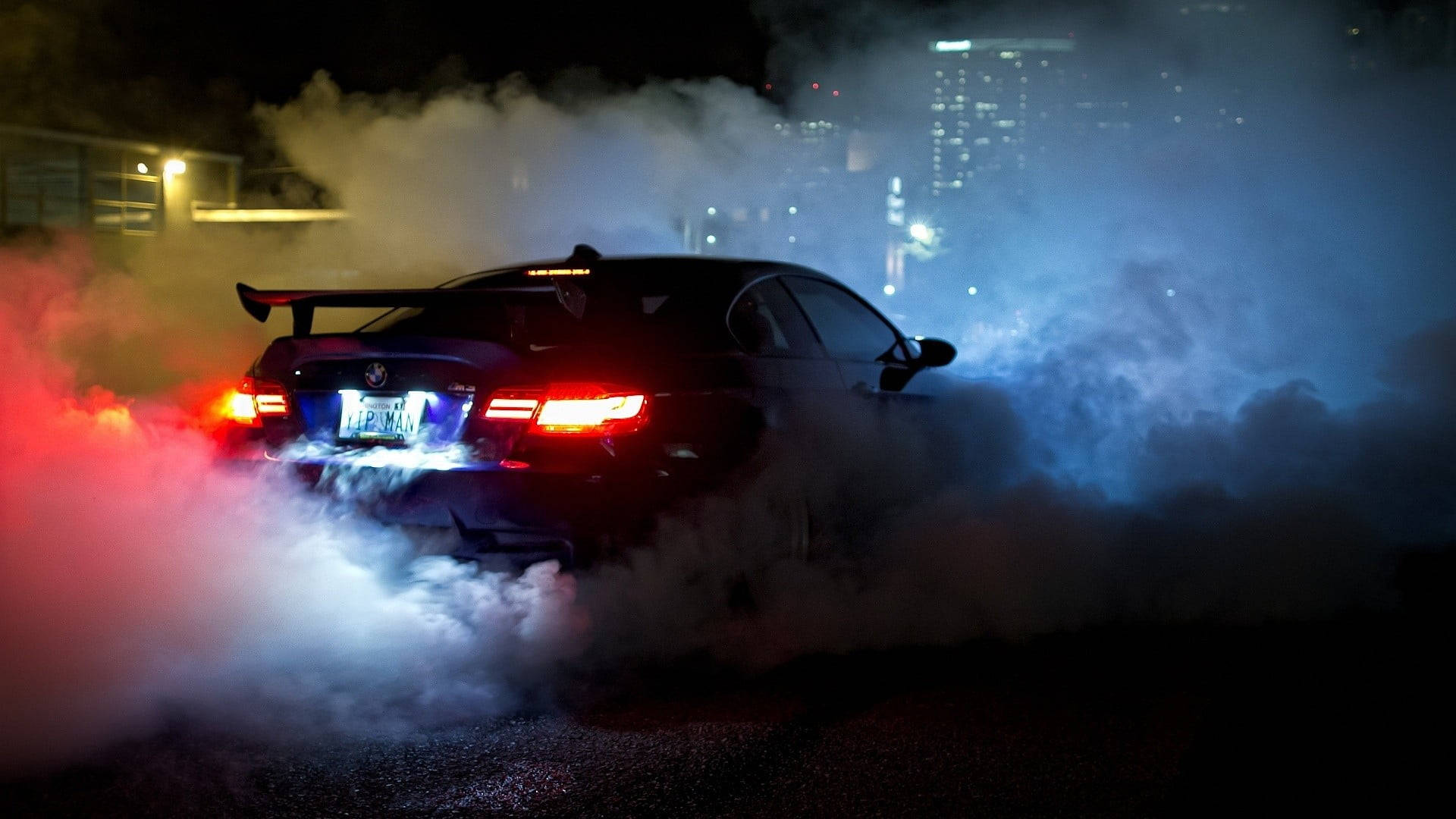Κομψός Φορητός Υπολογιστής BMW με Φόντο Εφέ Καπνού Ταπετσαρία