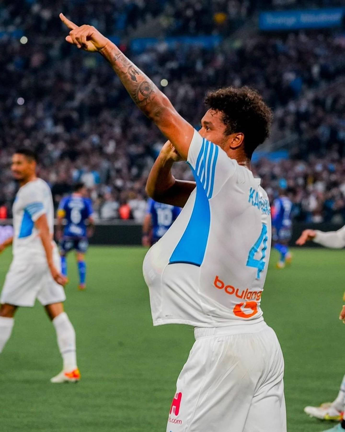 Boubacar Kamara Δείχνει με το Δάχτυλο Ταπετσαρία