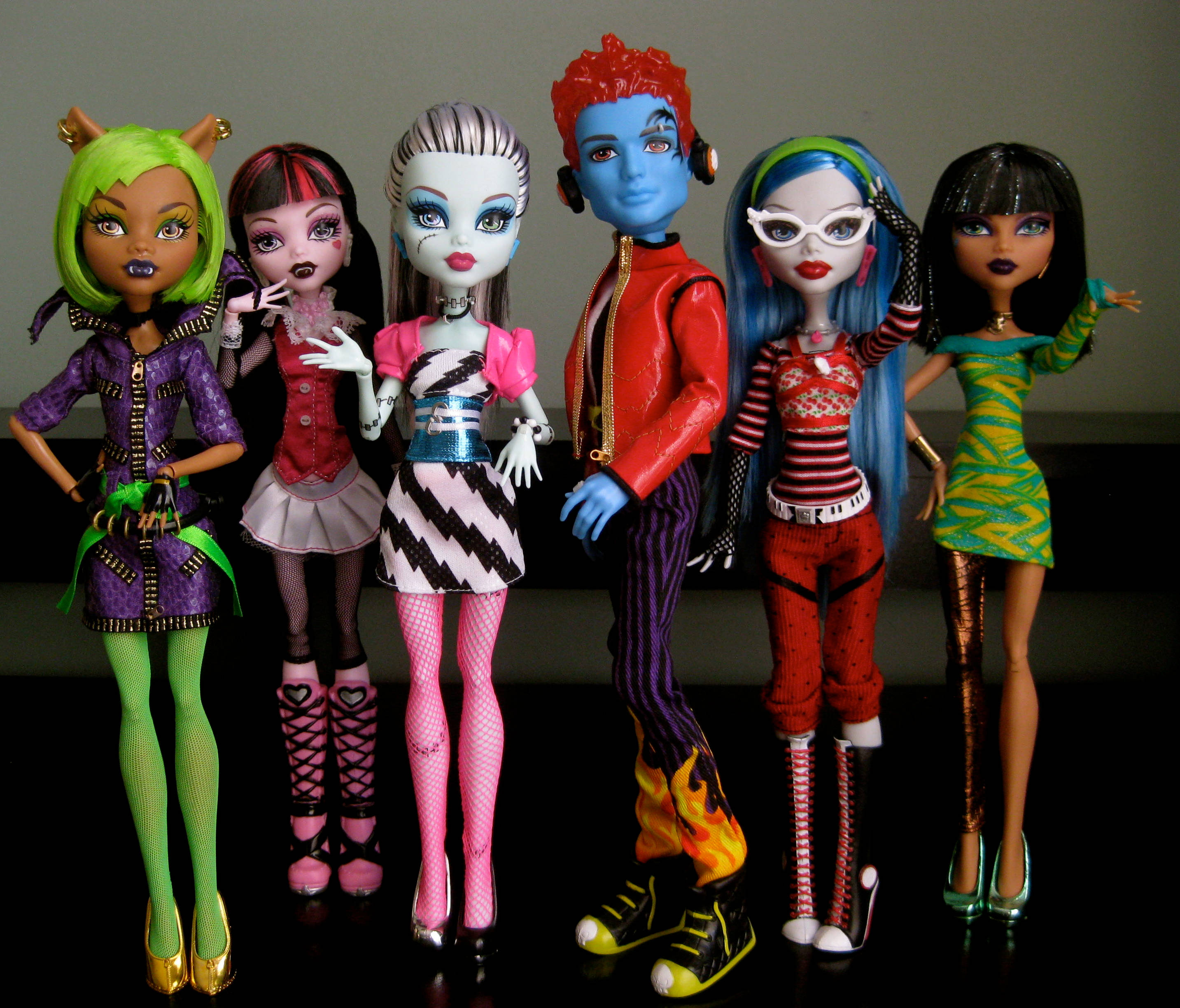 Bratz Αισθητική σε Μόδα Λύκου Ταπετσαρία