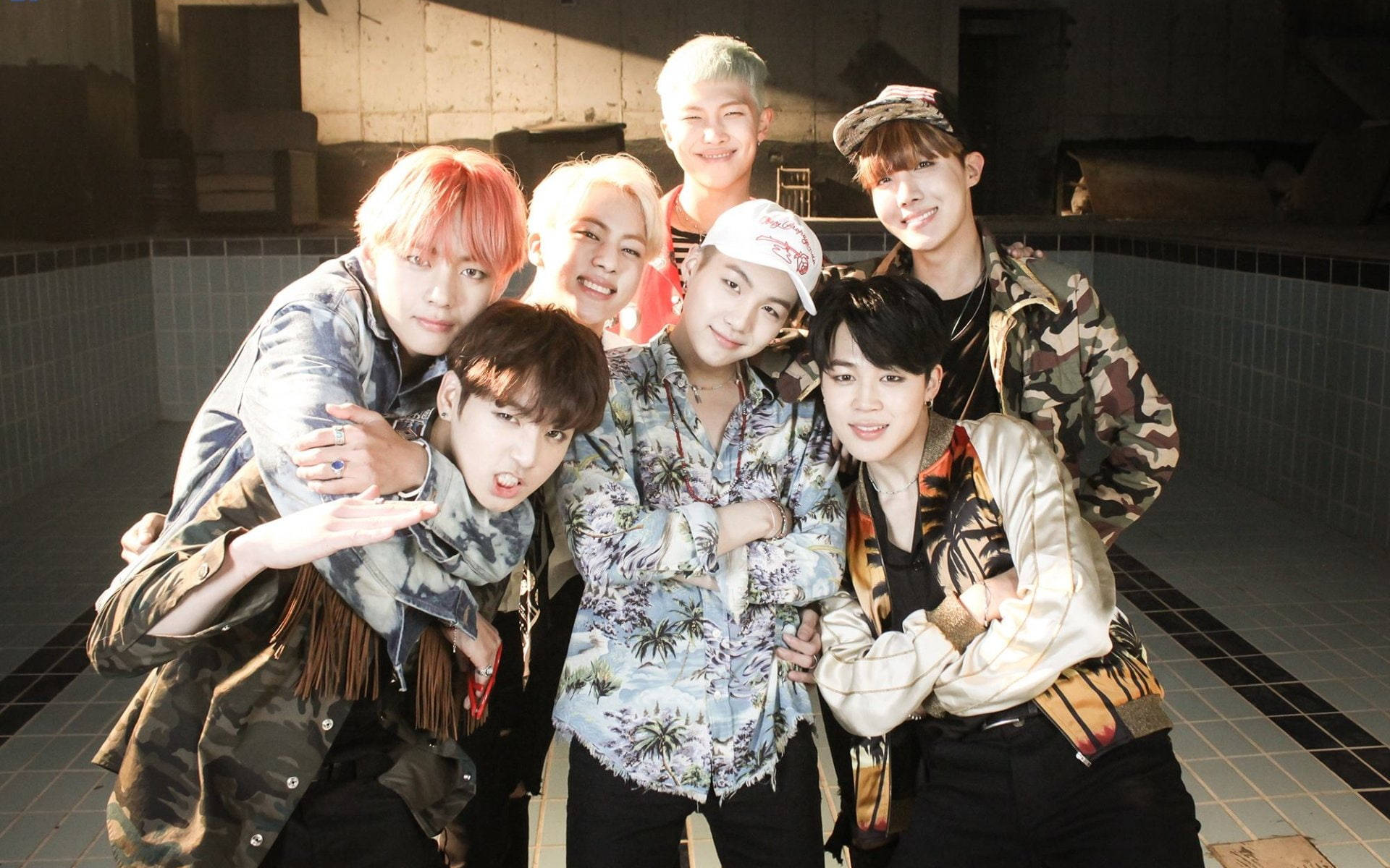 BTS Ομαδική Φωτογραφία στο Βίντεο Κλιπ Fire Ταπετσαρία
