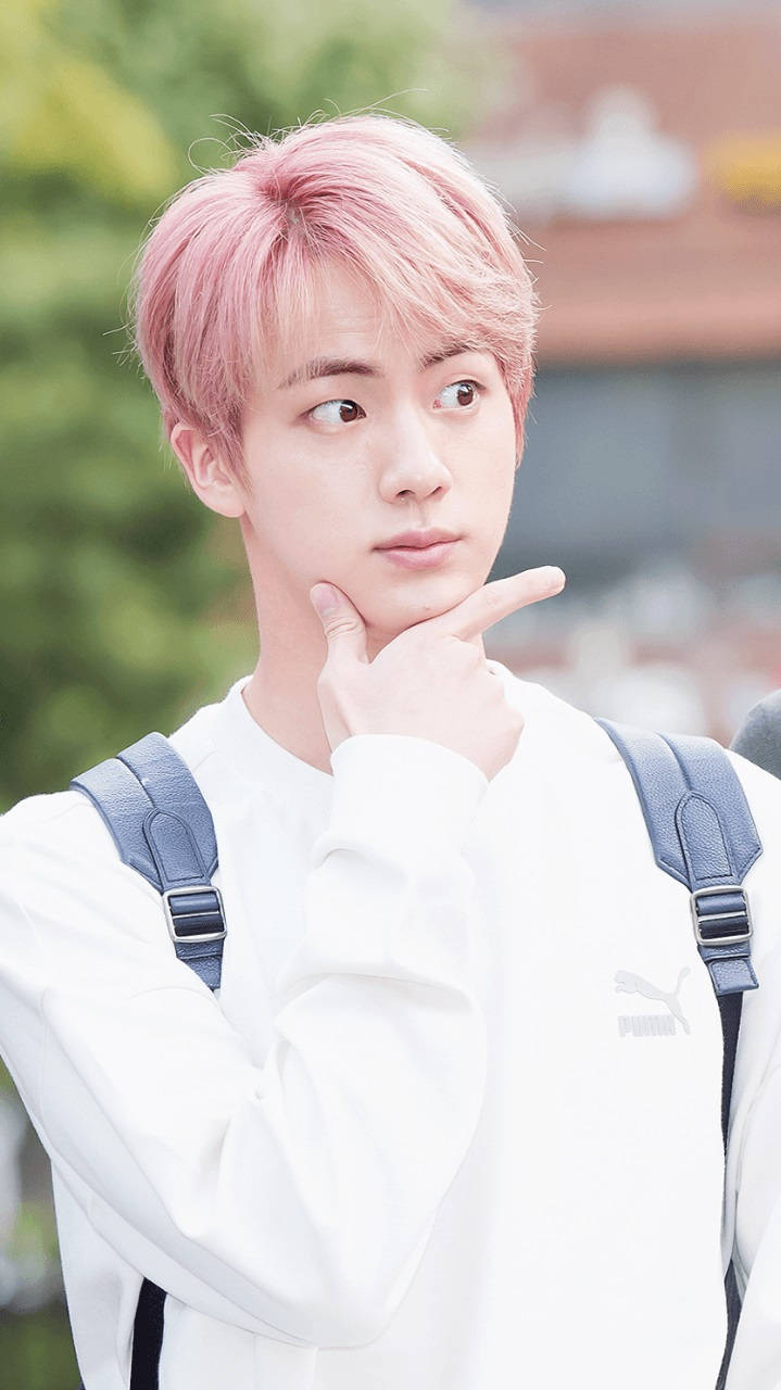 Χαριτωμένος BTS Jin σε Γοητευτική Πόζα Ταπετσαρία