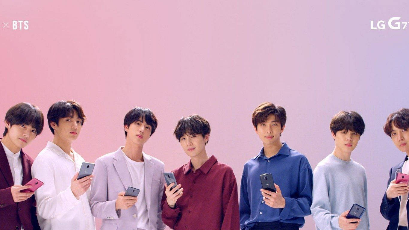 BTS κρατούν κινητά LG Laptop Ταπετσαρία