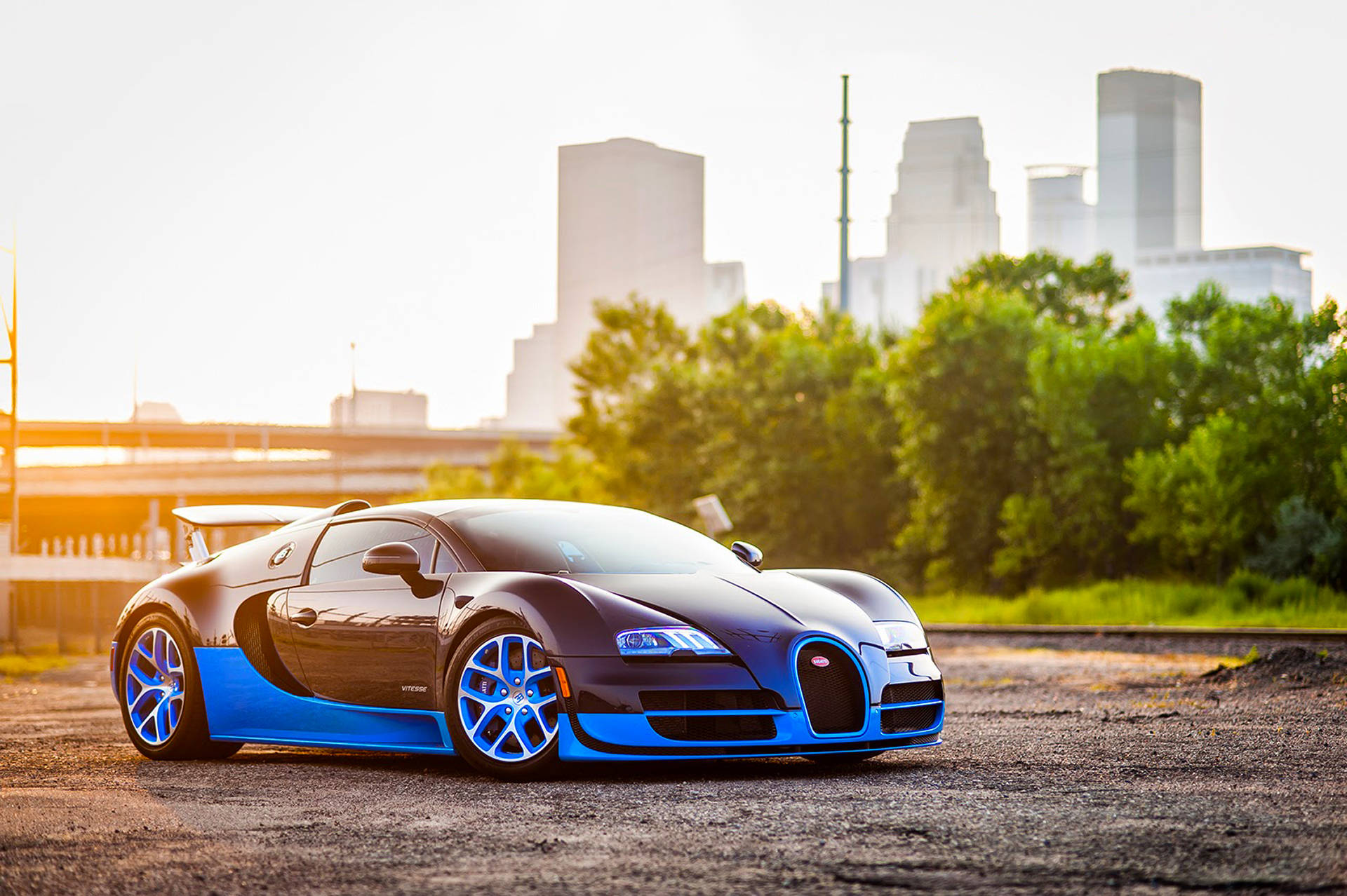 Μπλε Bugatti Veyron την Ανατολή Ταπετσαρία