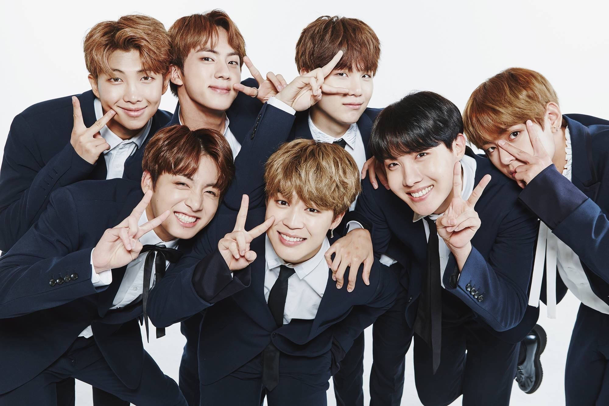 Cool BTS Laptop με Σήμα Ειρήνης Ταπετσαρία