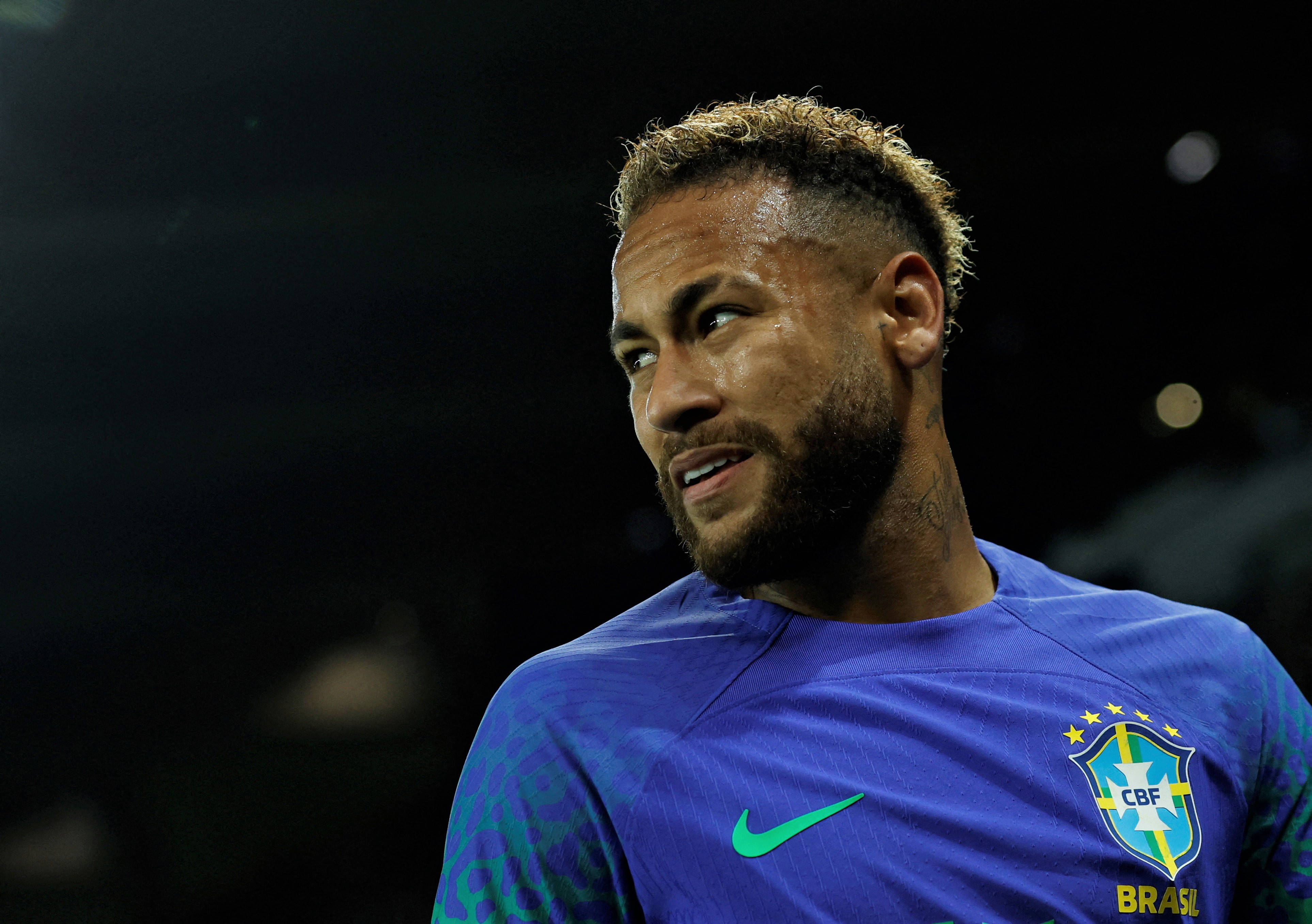 Cool Neymar Jr Κοιτάζοντας Πλάγια Ταπετσαρία