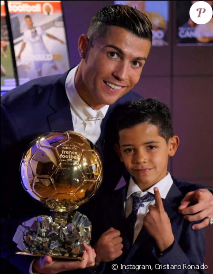 Cristiano Ronaldo με Χρυσή Μπάλα και Παιδί Ταπετσαρία
