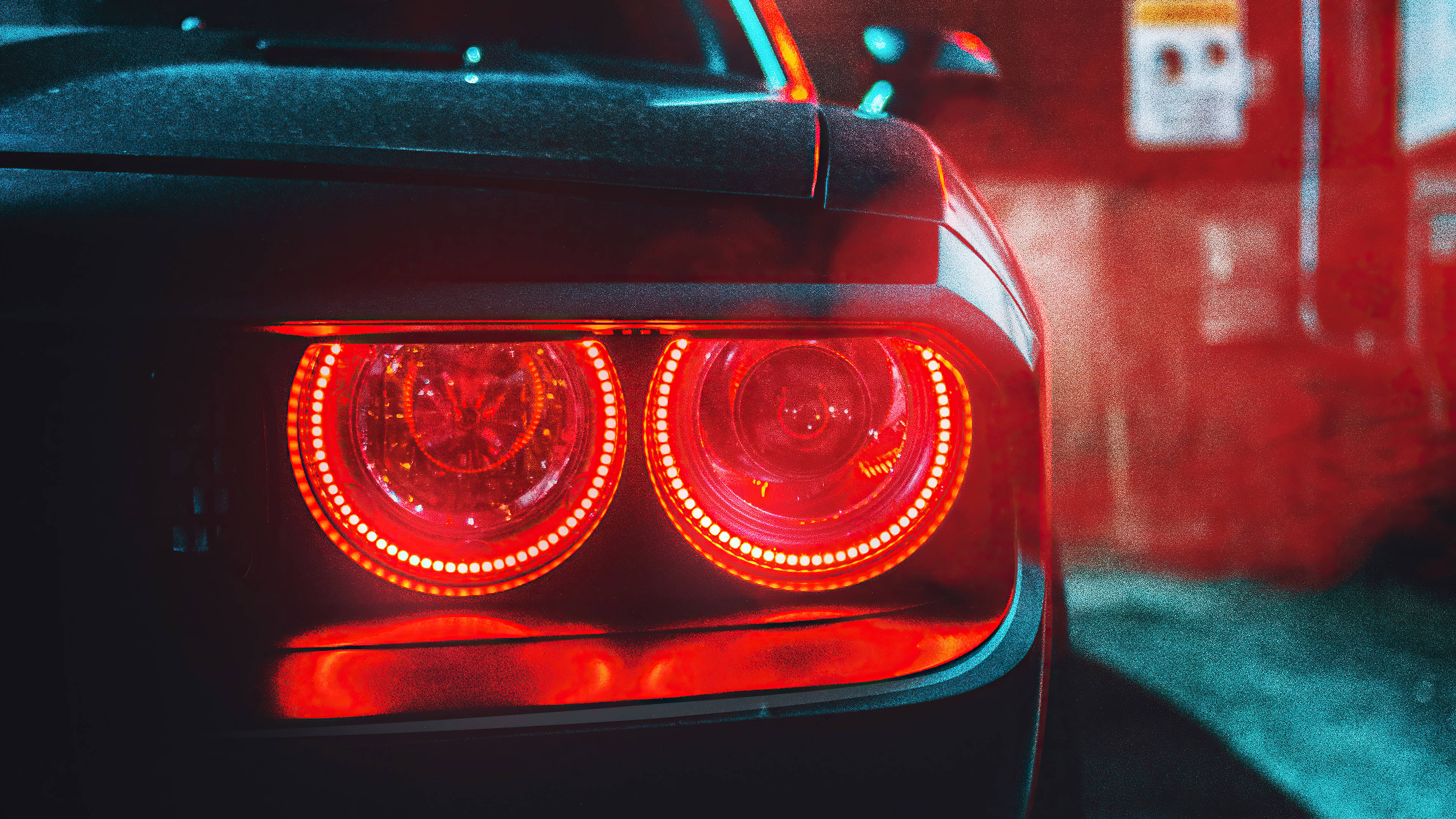 Δύναμη και Κομψότητα - Μαύρο Dodge Challenger Demon 4K με εντυπωσιακά κόκκινα πίσω φώτα. Ταπετσαρία
