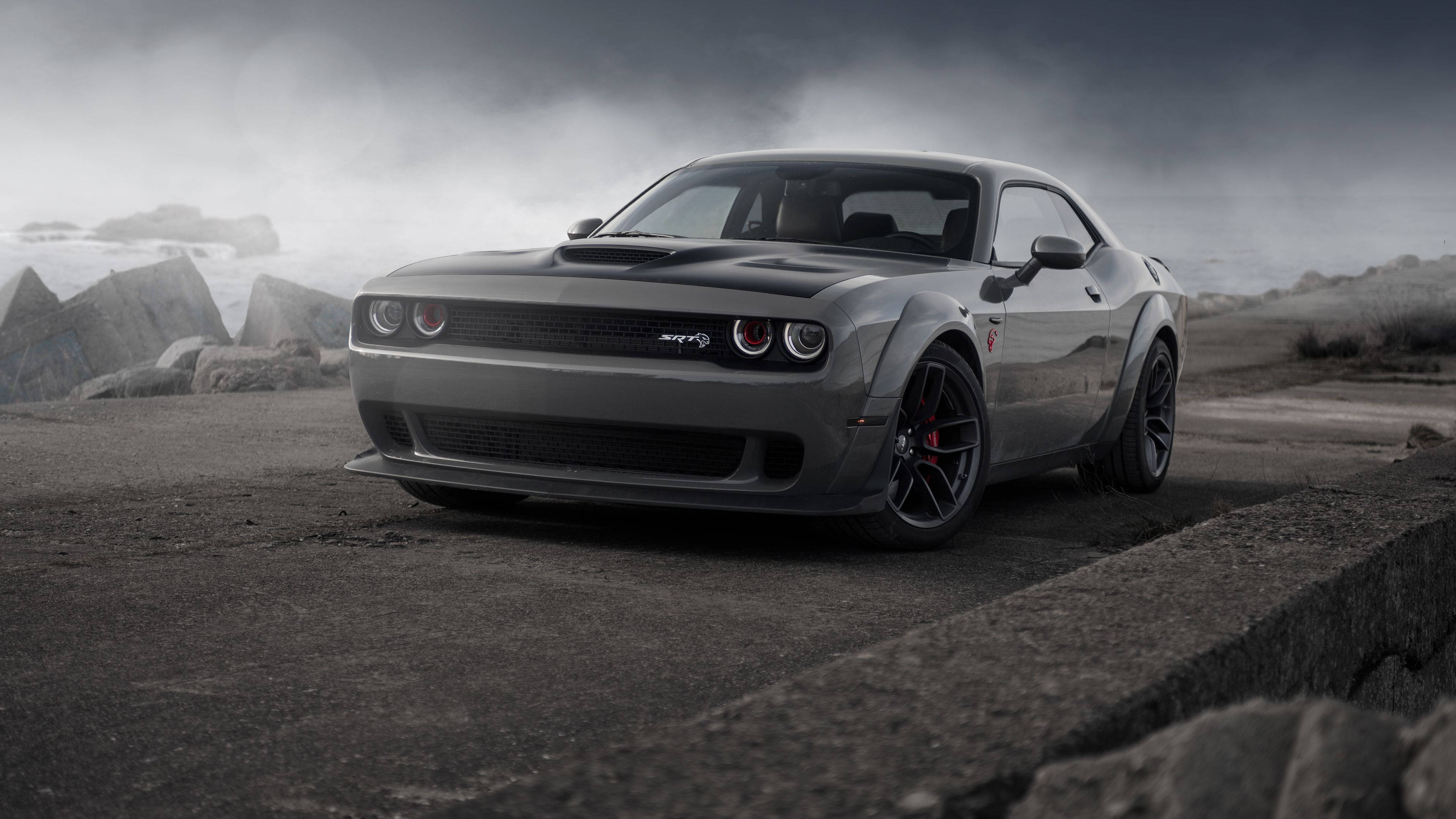 Κομψή Δύναμη: Γκρι Dodge Challenger Demon 4K σε Τσιμεντένιο Δρόμο Ταπετσαρία