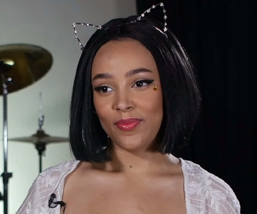 Doja Cat Έτοιμη να Πετάξει Ταπετσαρία