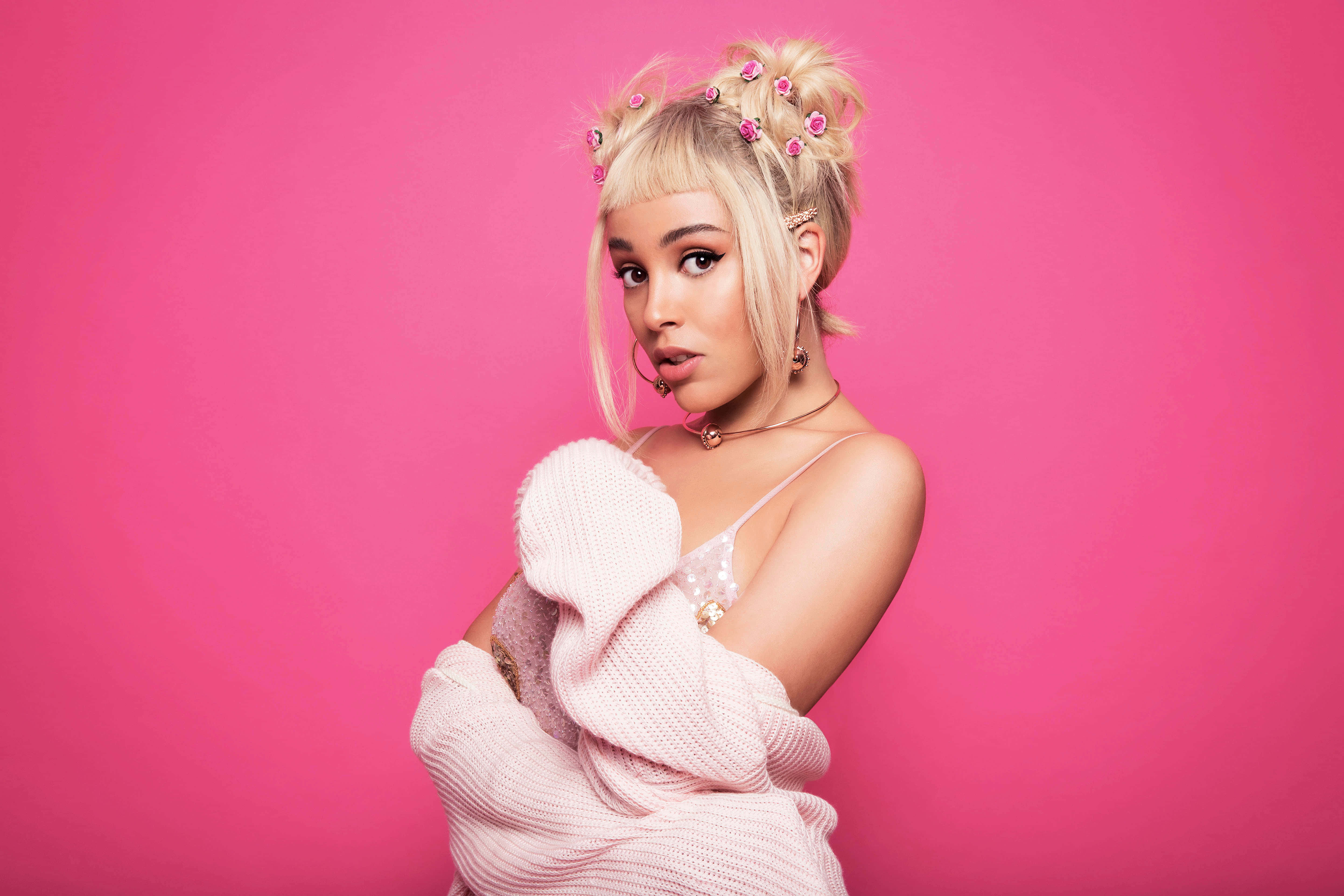Doja Cat Αγγίζοντας την Αστερία Ταπετσαρία