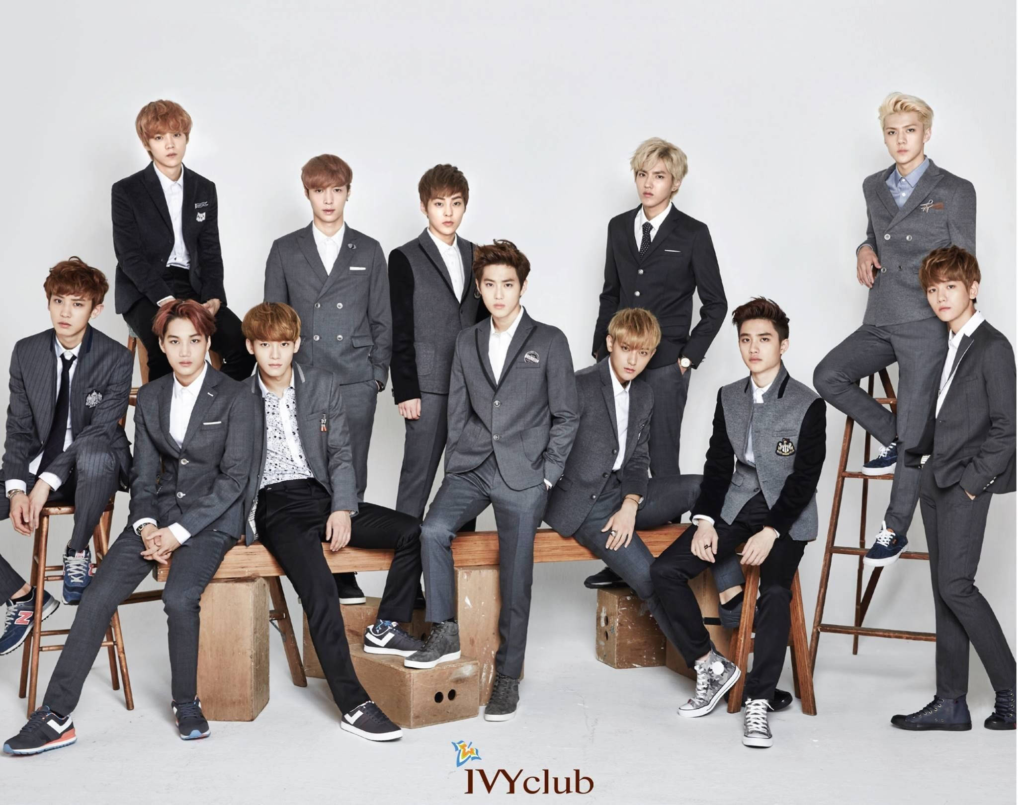 EXO με Στολή Ivy Club Ταπετσαρία
