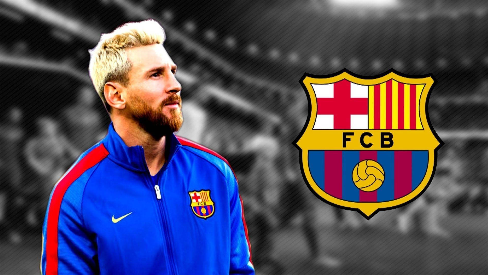 Ο Μέσι κρατά περήφανα το λογότυπο της FC Barcelona Ταπετσαρία