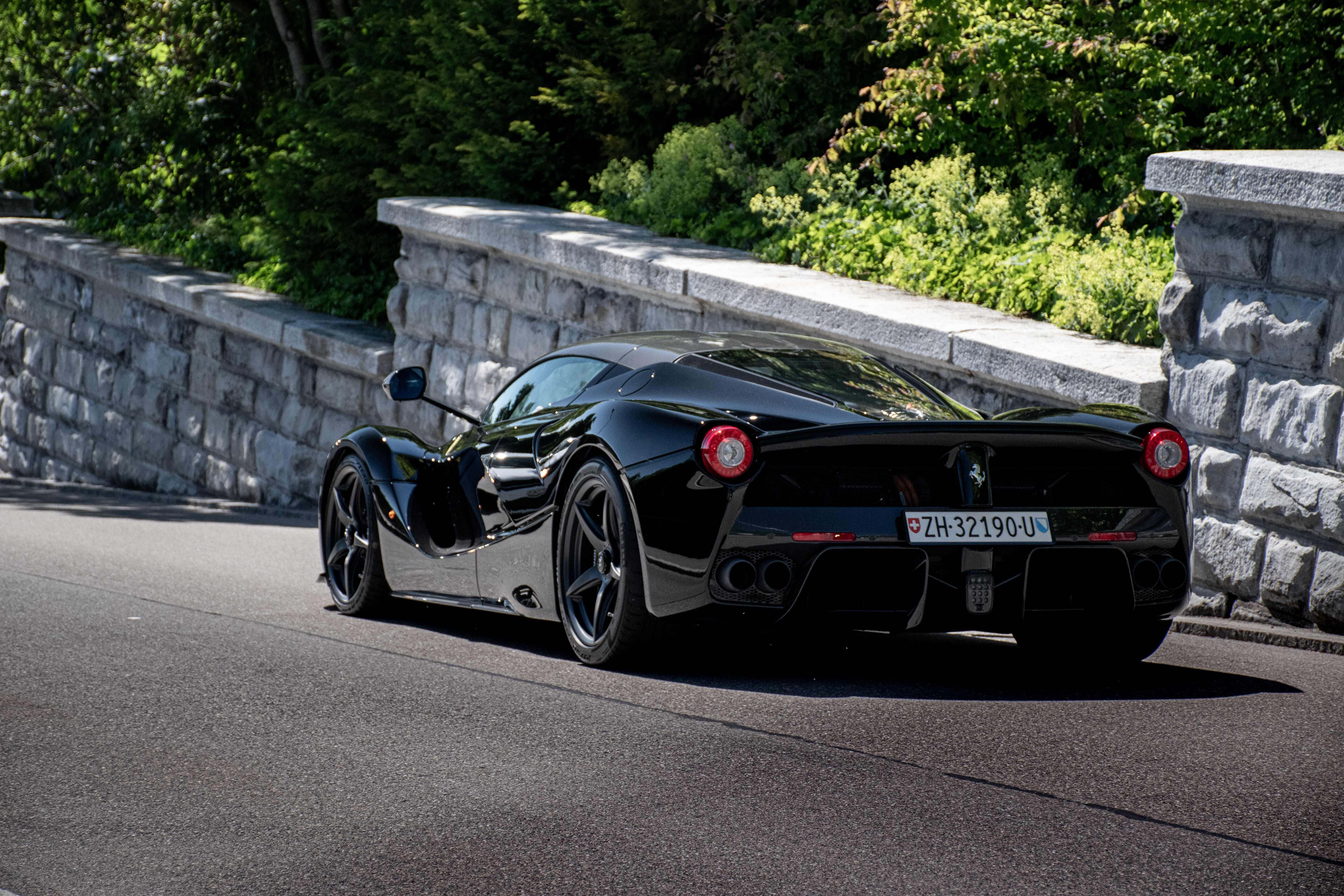 Ισχυρή και Πολυτελής: Η Ferrari Ταπετσαρία