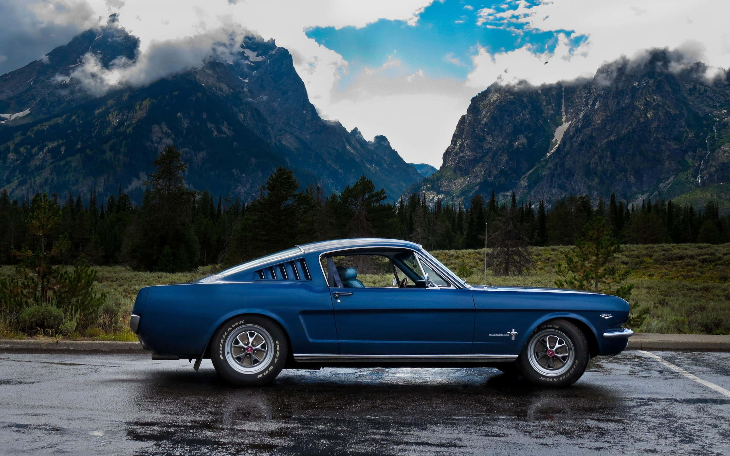 Εντυπωσιακή θέα ενός Ford Mustang Fastback του 1966 Ταπετσαρία