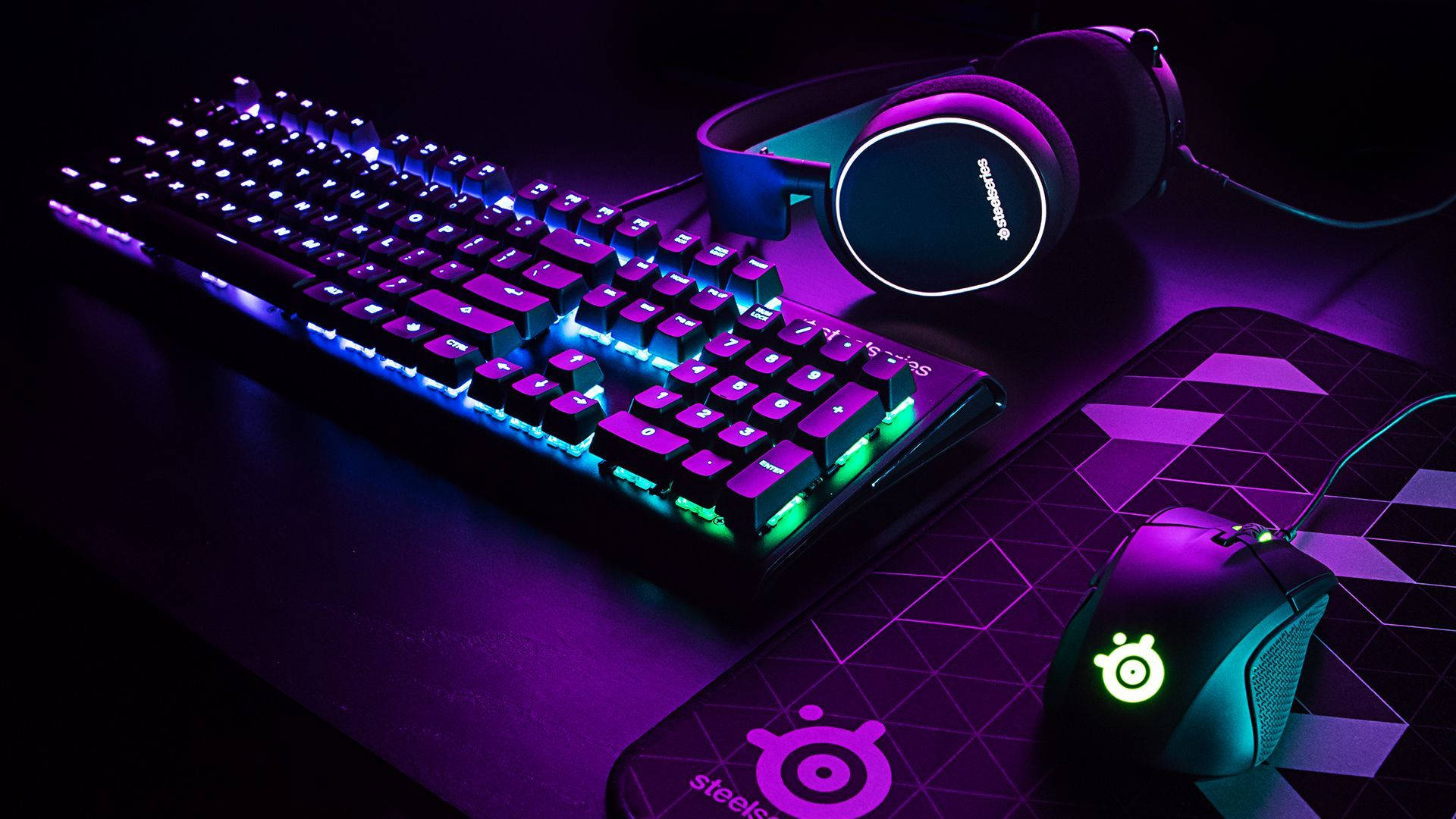 Μωβ Gaming PC Setup Desktop Ταπετσαρία