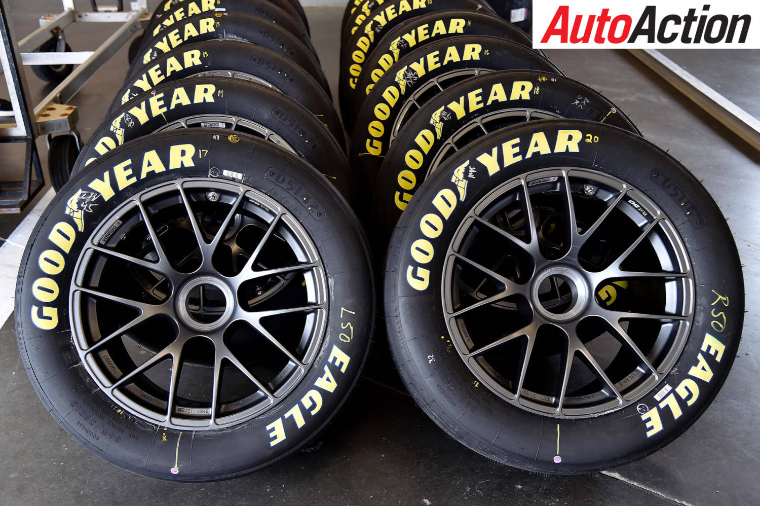 Ζήστε τον Απόλυτο Αγώνα με Ελαστικά Goodyear Ταπετσαρία