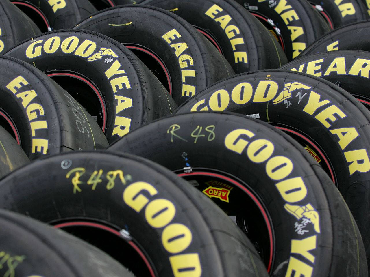 Συλλογή Μαύρων Ελαστικών Goodyear Ταπετσαρία