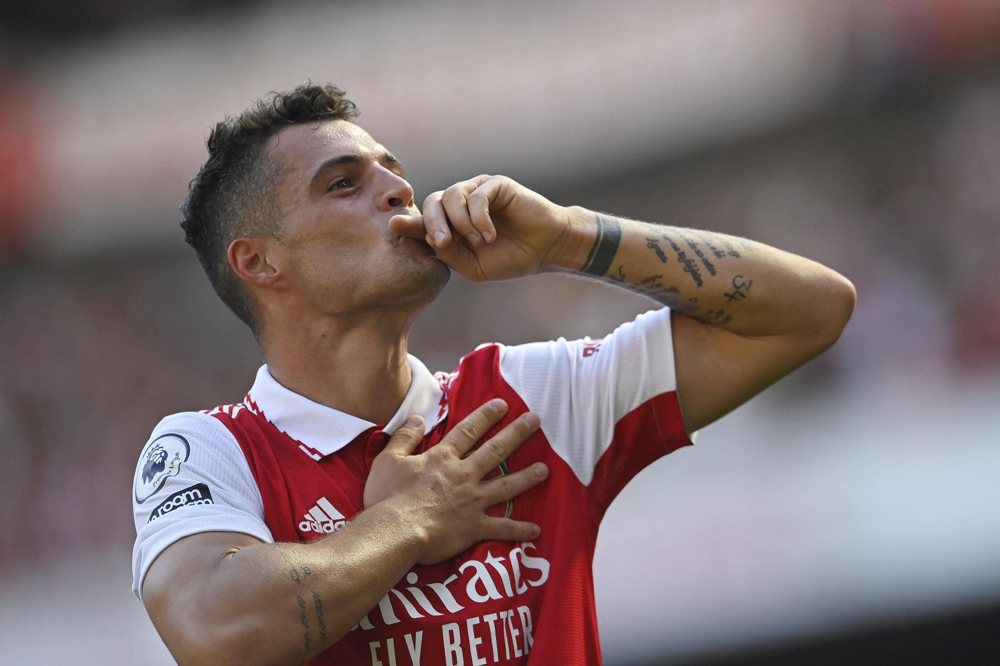 Granit Xhaka Ιπτάμενο Φιλί Ταπετσαρία