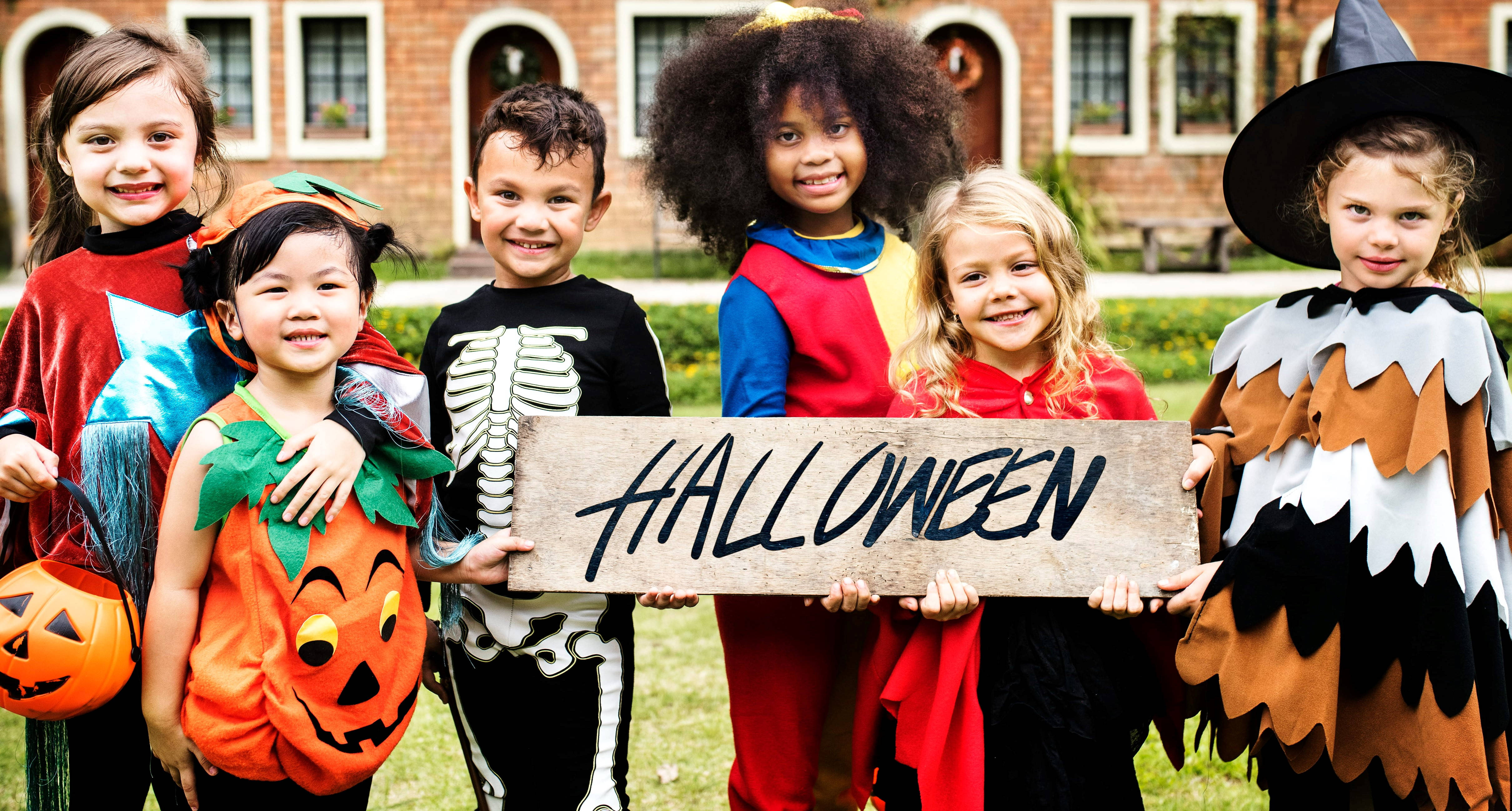 Χαριτωμένες Στολές Παιδιών για το Halloween Ταπετσαρία