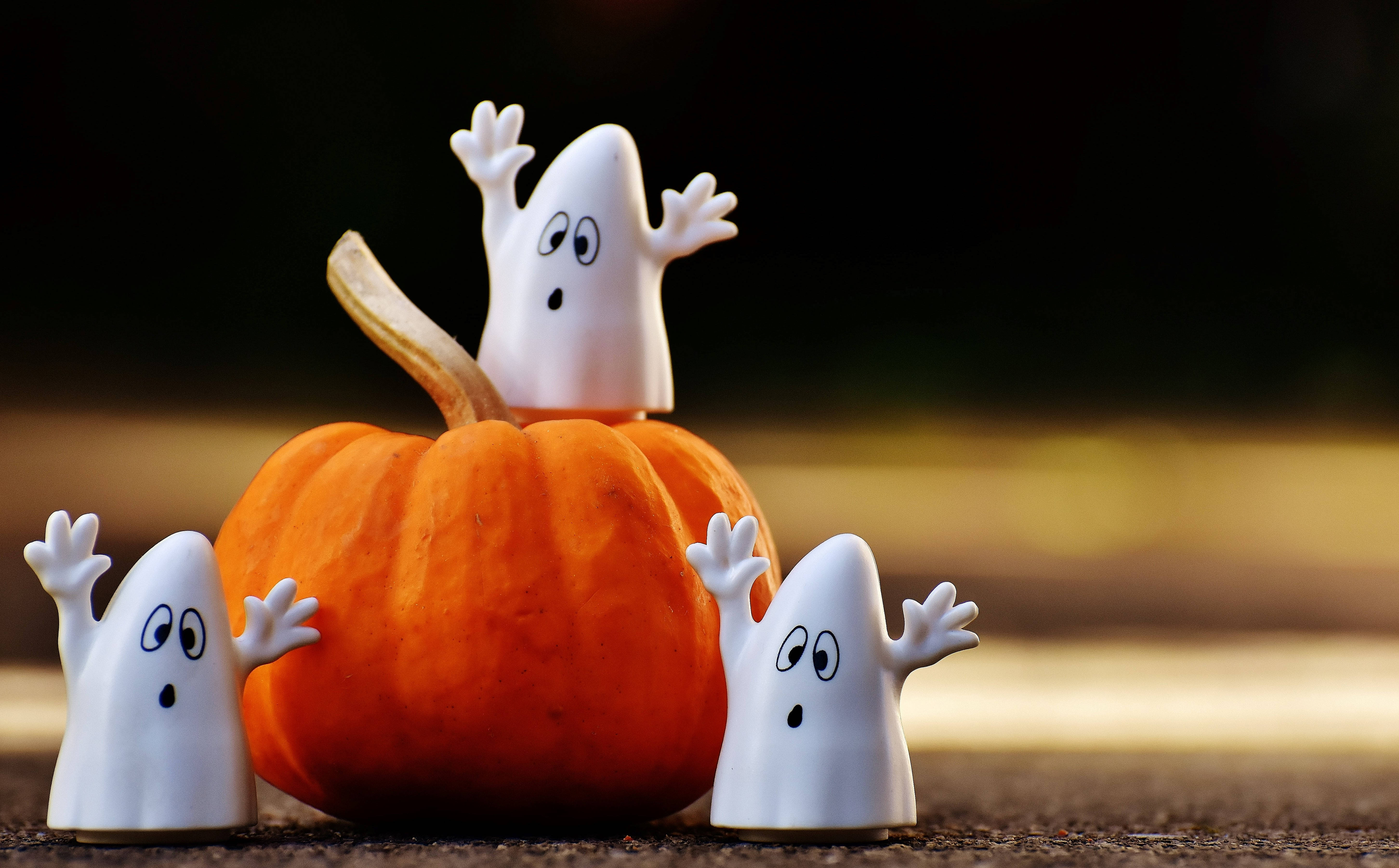 Χαριτωμένη Διακόσμηση Λευκών Φαντασμάτων Halloween Ταπετσαρία