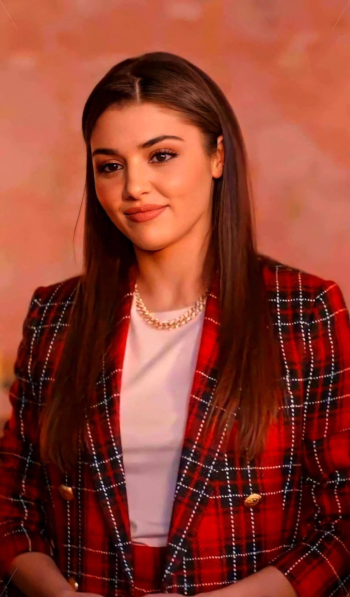 Hande Ercel Χαμογελαστή Ταπετσαρία