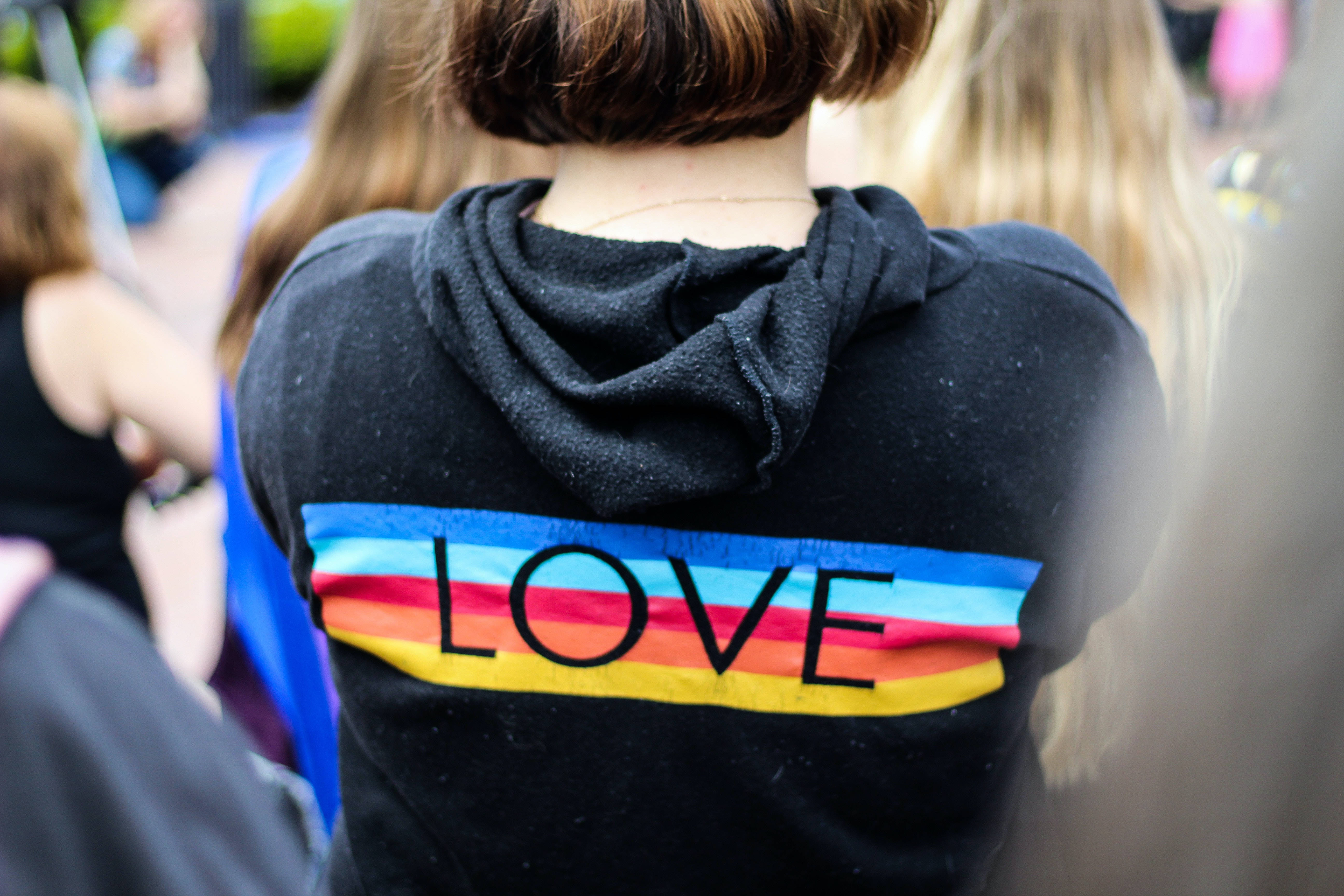 Κορίτσι Λεσβία με Hoodie Αγάπης Ταπετσαρία