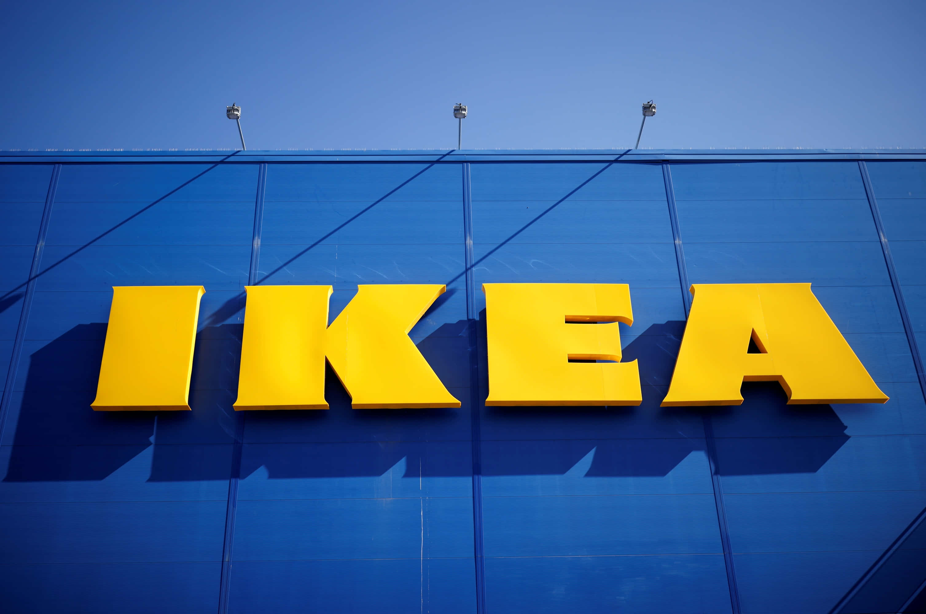 Το νέο λογότυπο της Ikea βρίσκεται σε ένα μπλε κτίριο Ταπετσαρία
