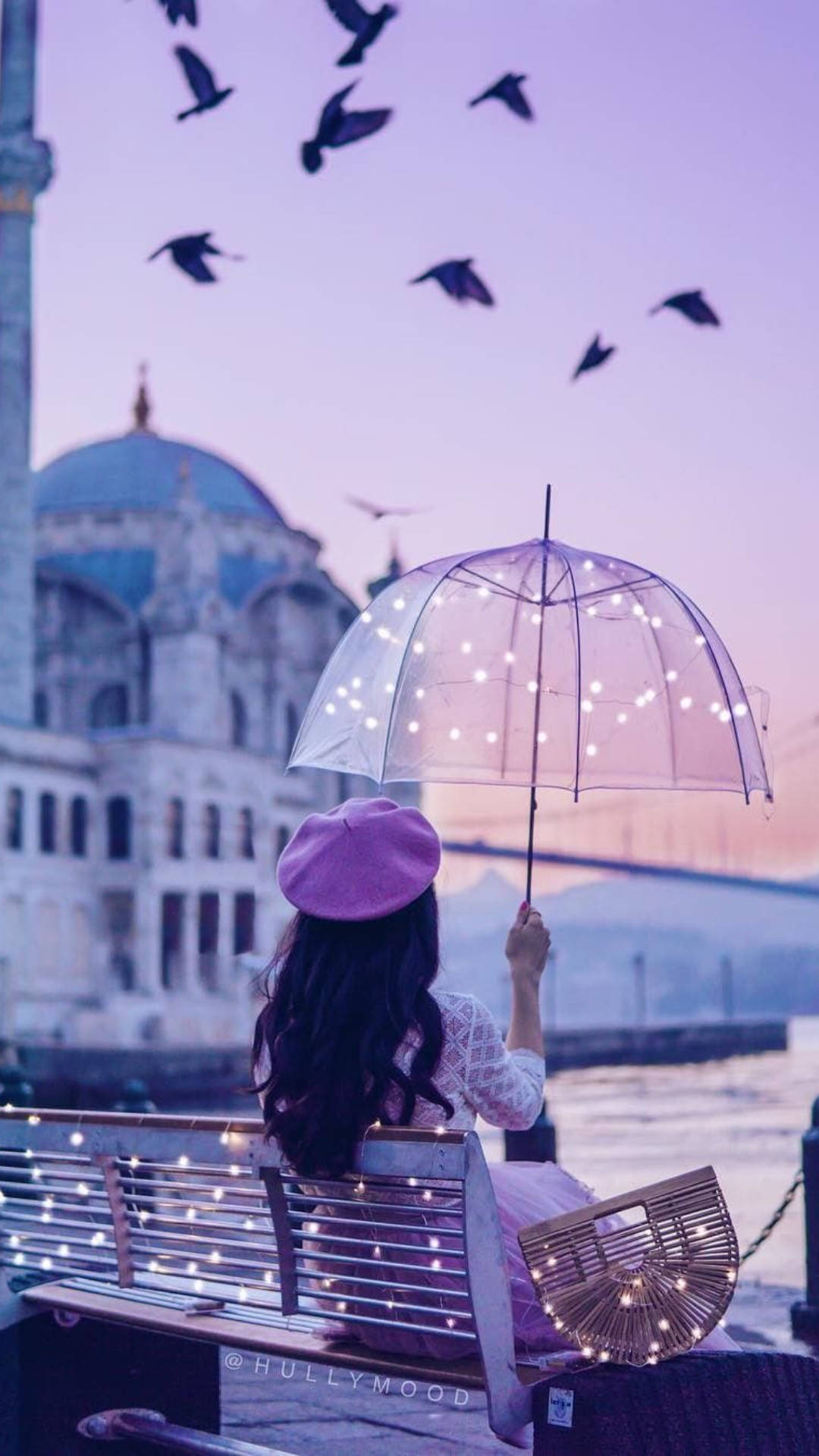 Instagram Προφίλ Κοπέλας σε Παγκάκι Ταπετσαρία