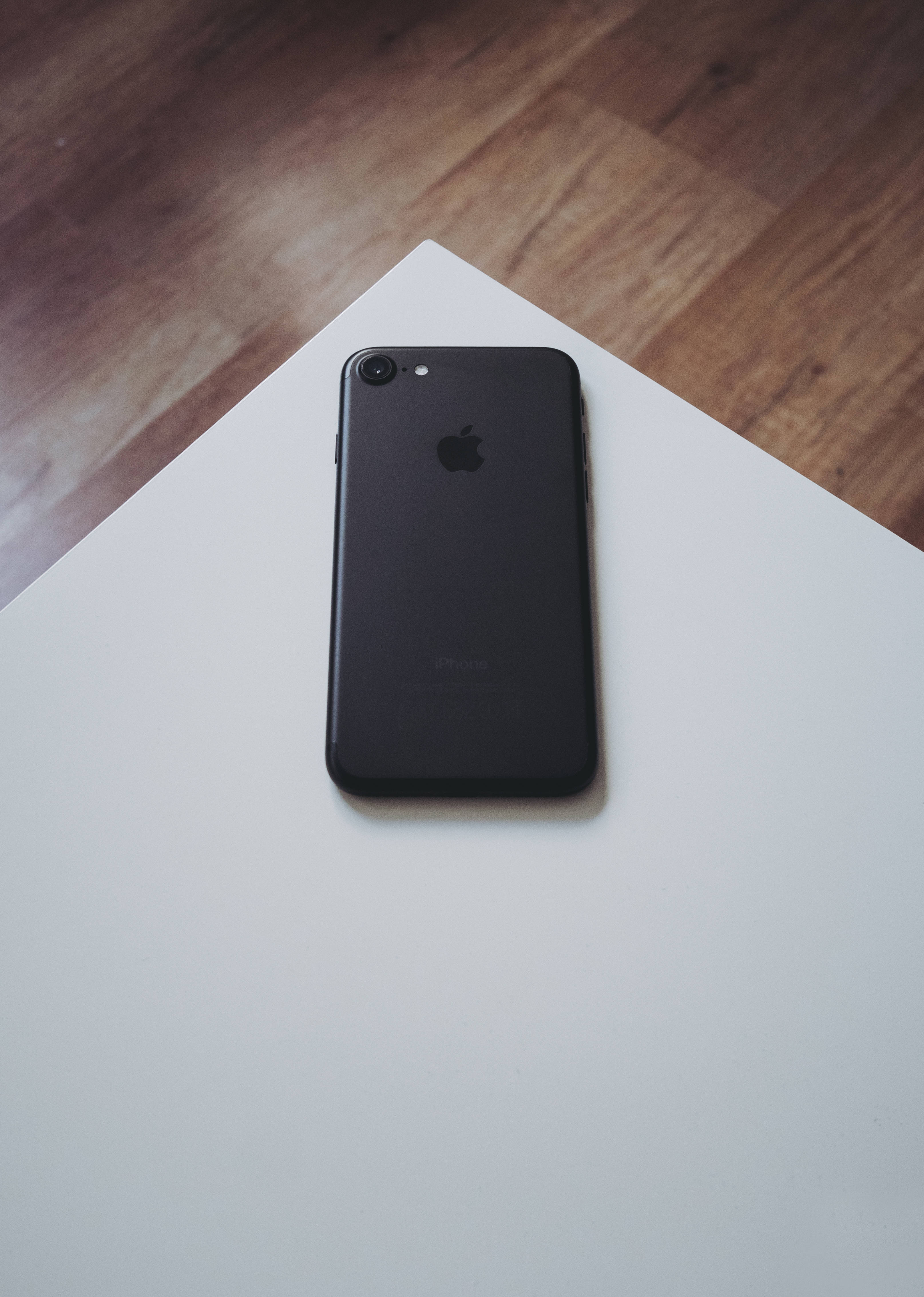 iPhone 8 Λευκή Επιφάνεια Ταπετσαρία