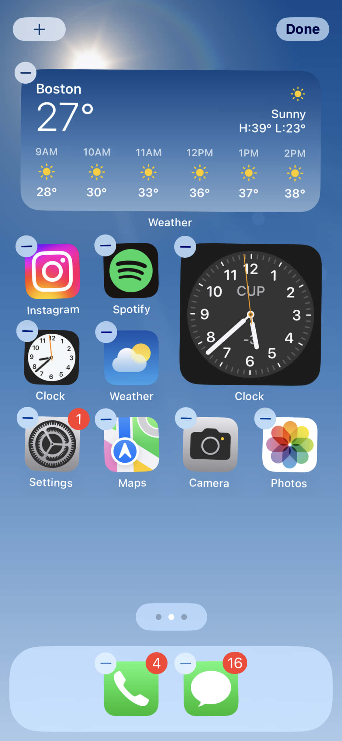 ένα στιγμιότυπο οθόνης του iPhone με ρολόι και άλλα εικονίδια Ταπετσαρία