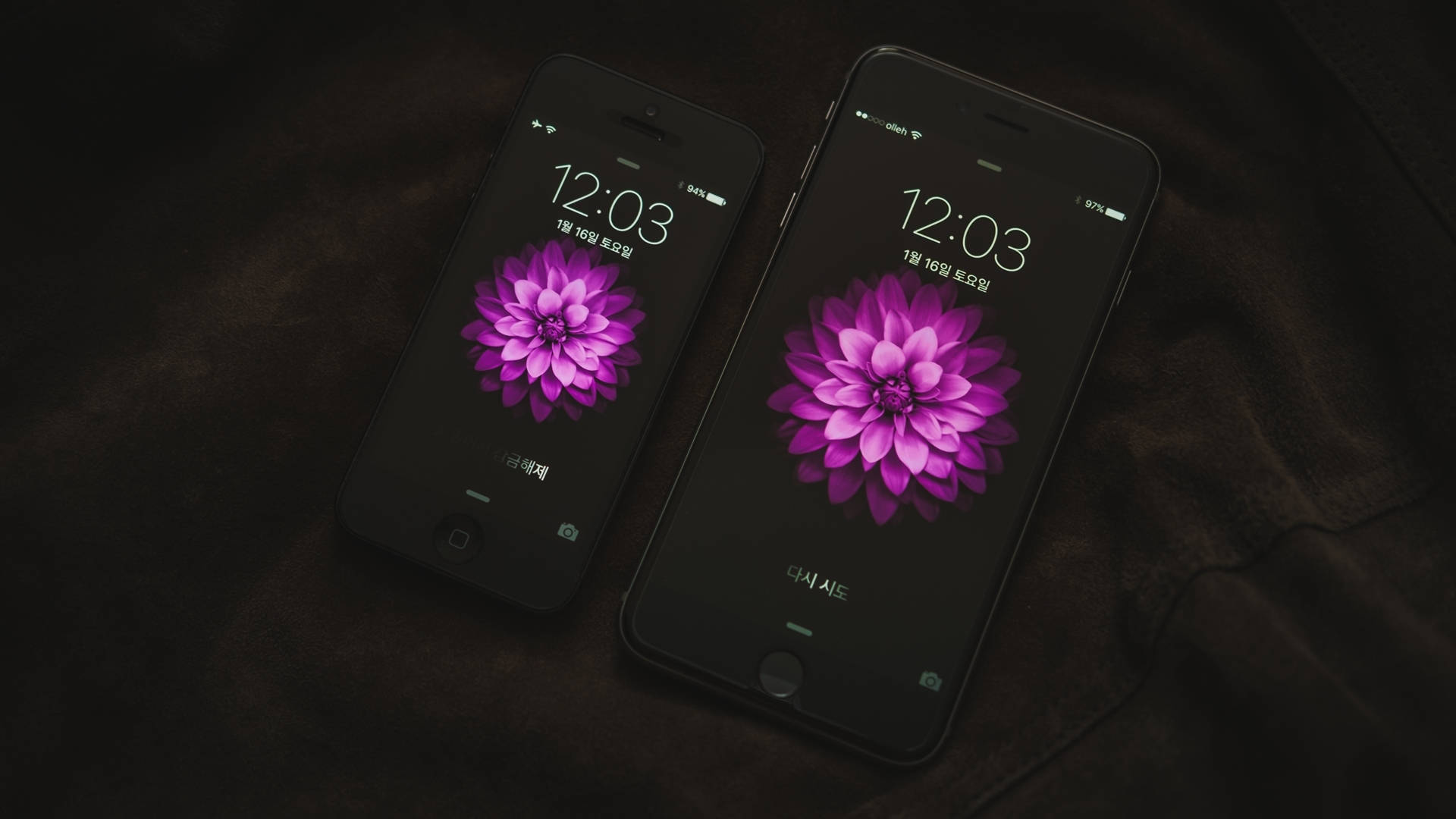 Σαγηνευτικό iPhone σε Γραφείο Εργασίας Ταπετσαρία