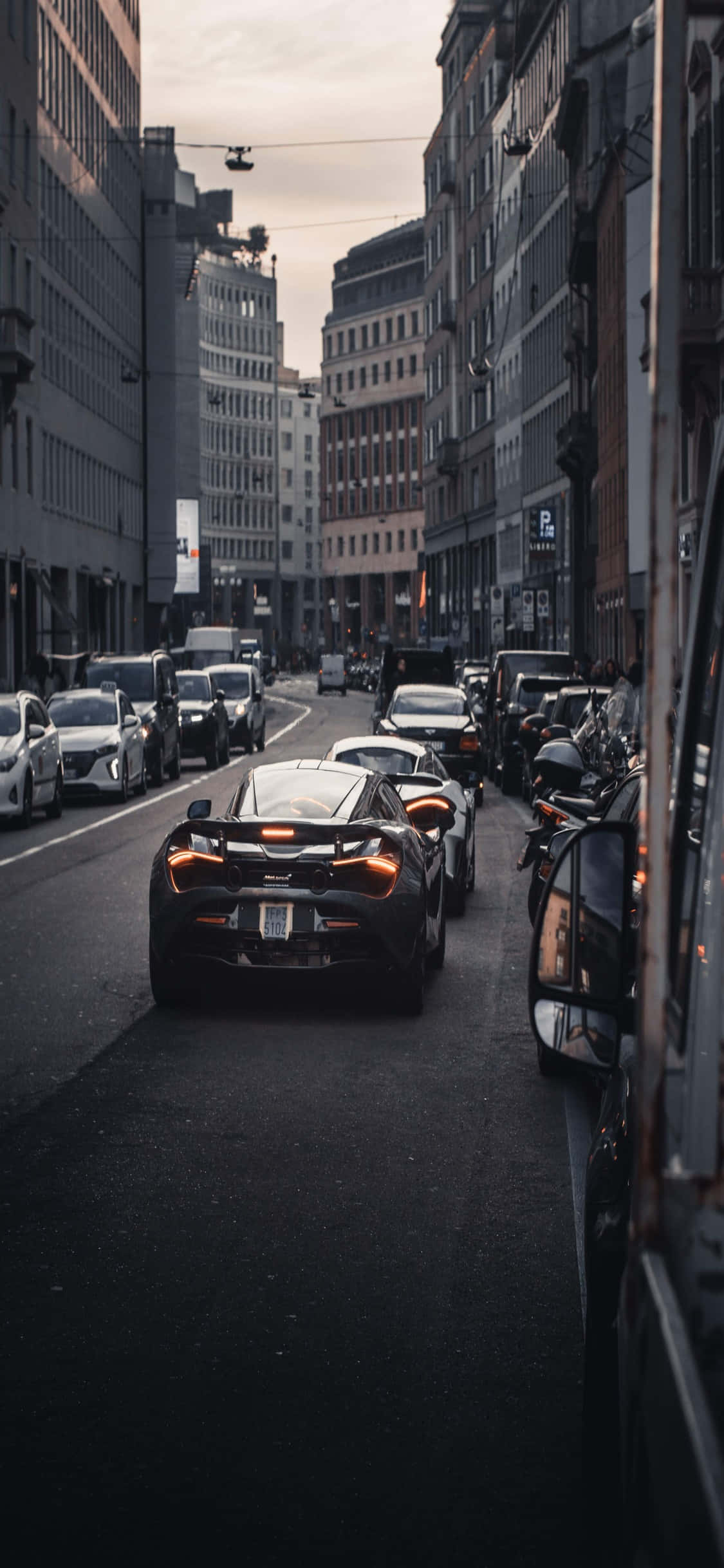 iPhone X Mclaren 720s Φόντο με Θέα Πόλης Ταπετσαρία