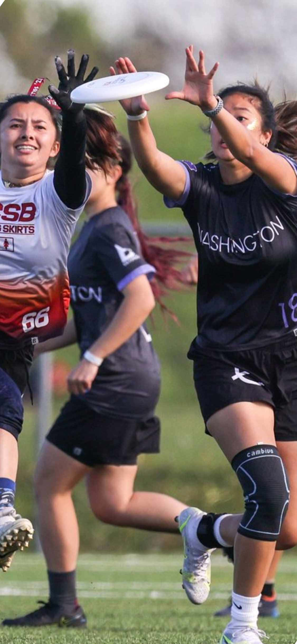 Φόντο iPhone X Ultimate Frisbee με παίκτριες Ταπετσαρία