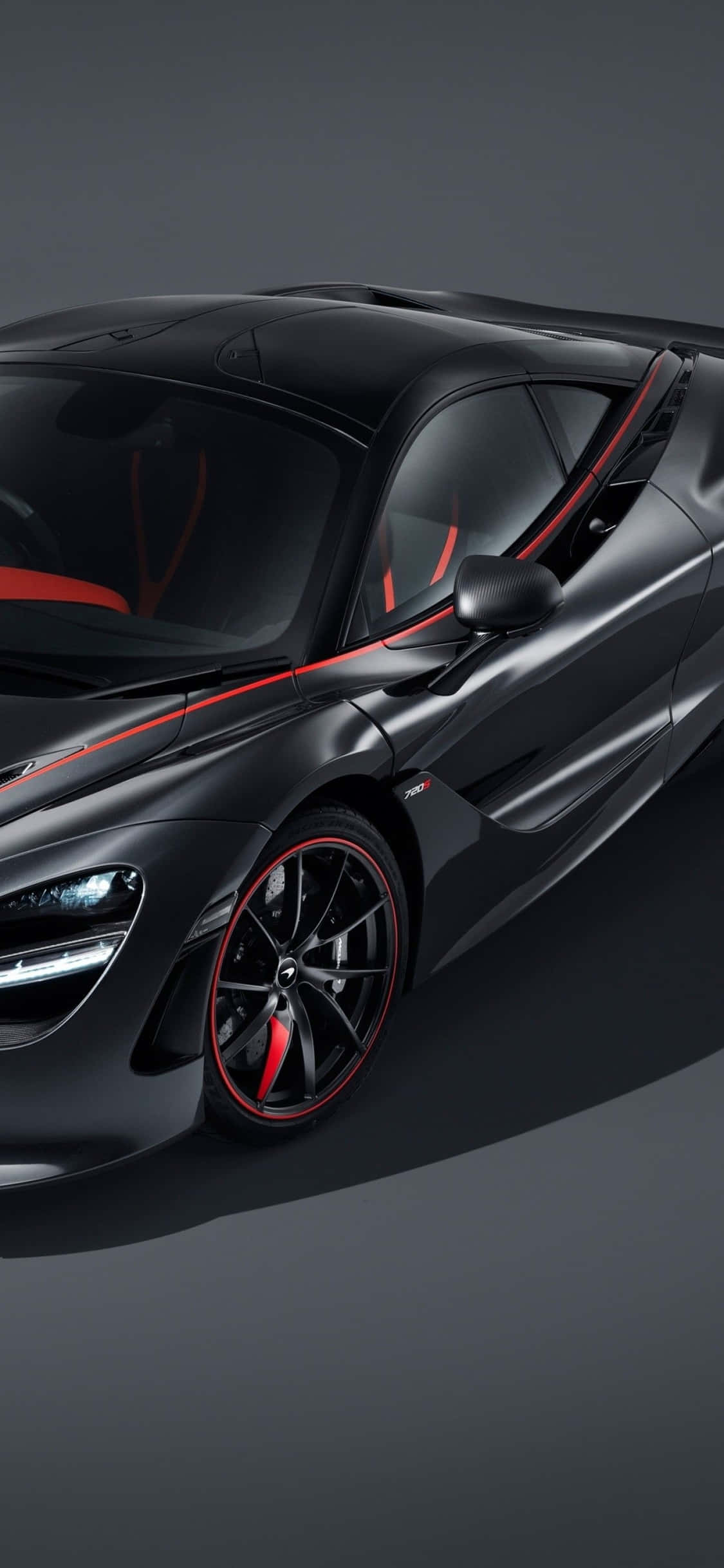 Το iPhone Xs δίπλα στο κομψό McLaren 720s Ταπετσαρία