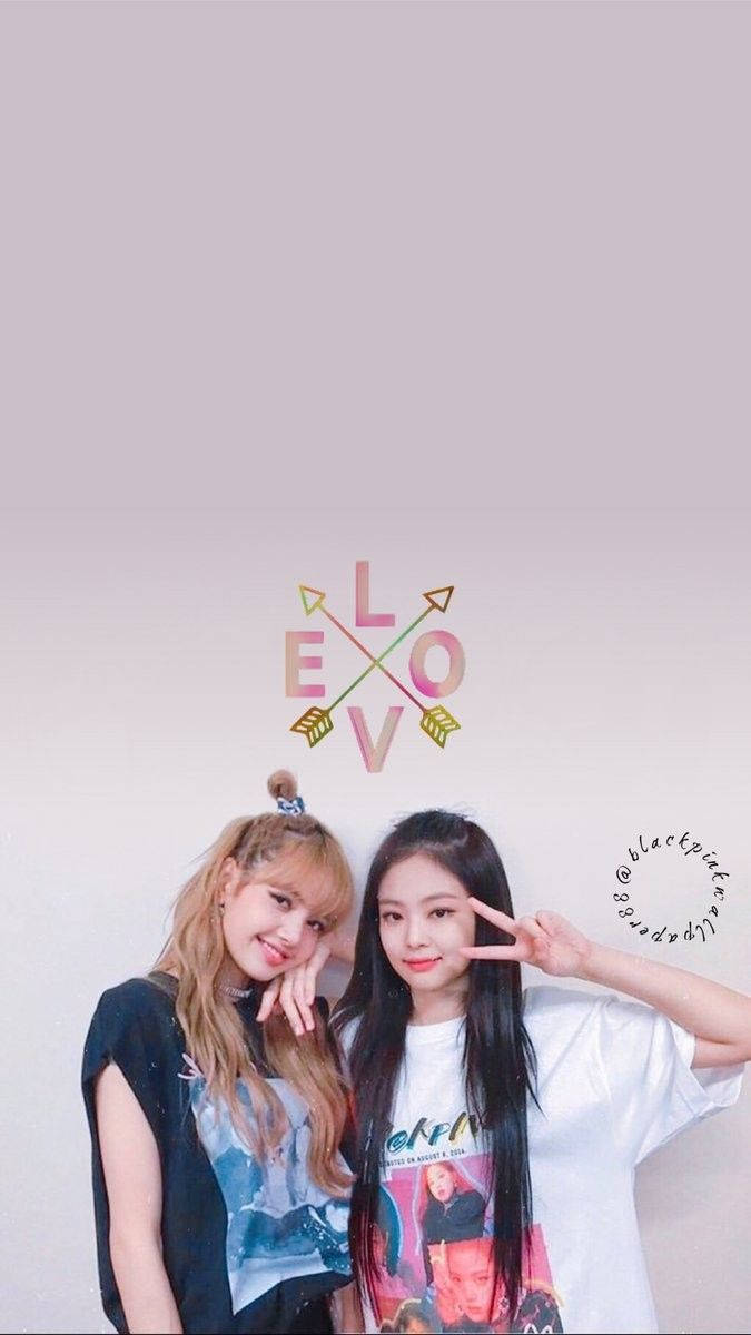 Η Jennie και η Lisa από το K-Pop Συγκρότημα Blackpink δείχνουν υπέροχες με ταιριαστά ρούχα Ταπετσαρία