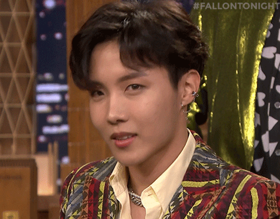 Ο JHope των BTS ακτινοβολεί γοητεία με casual ντύσιμο Ταπετσαρία