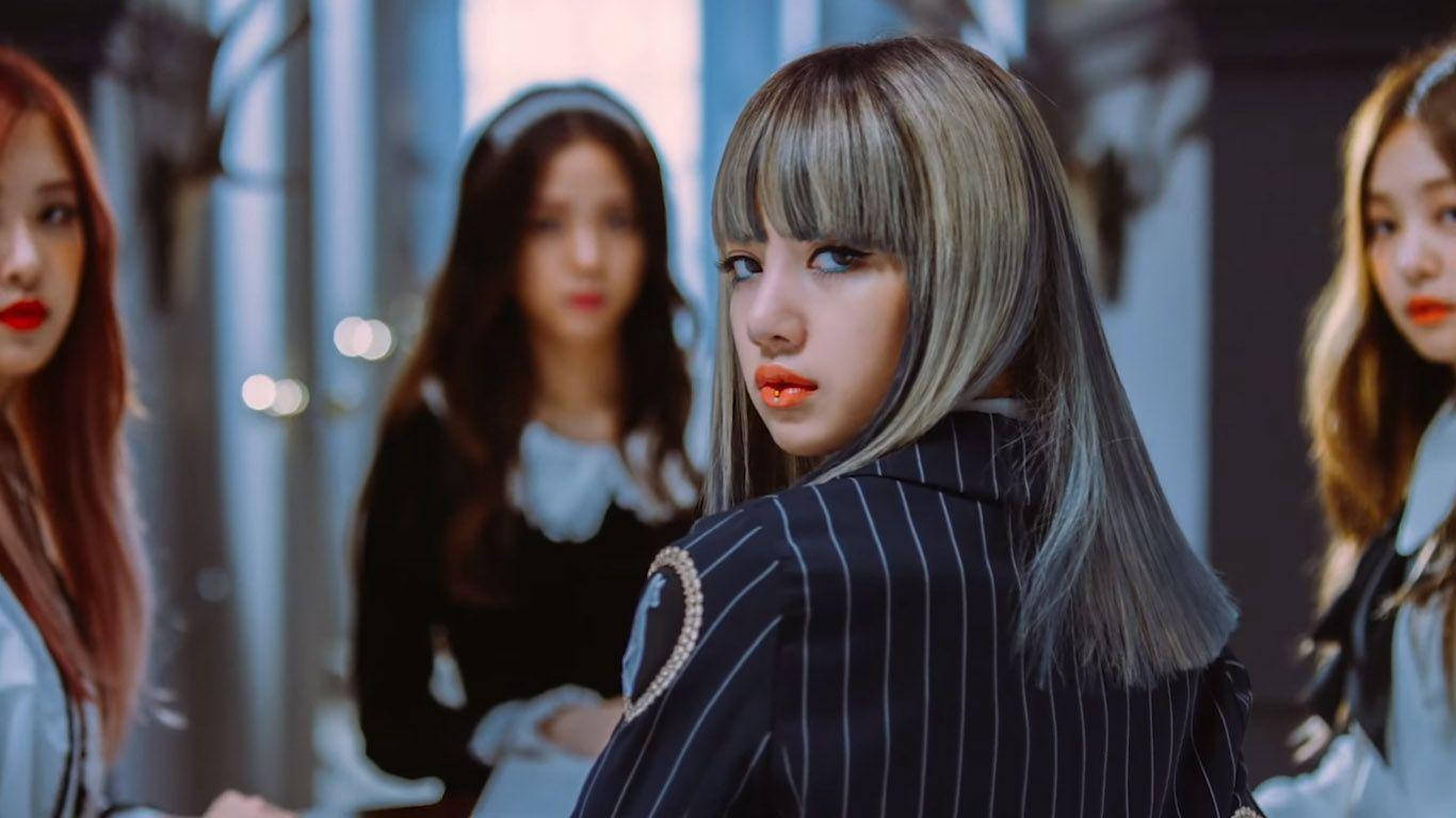 Wallpaper με τα μέλη των Blackpink θολά εκτός από τη Lisa — Blackpink Ταπετσαρία